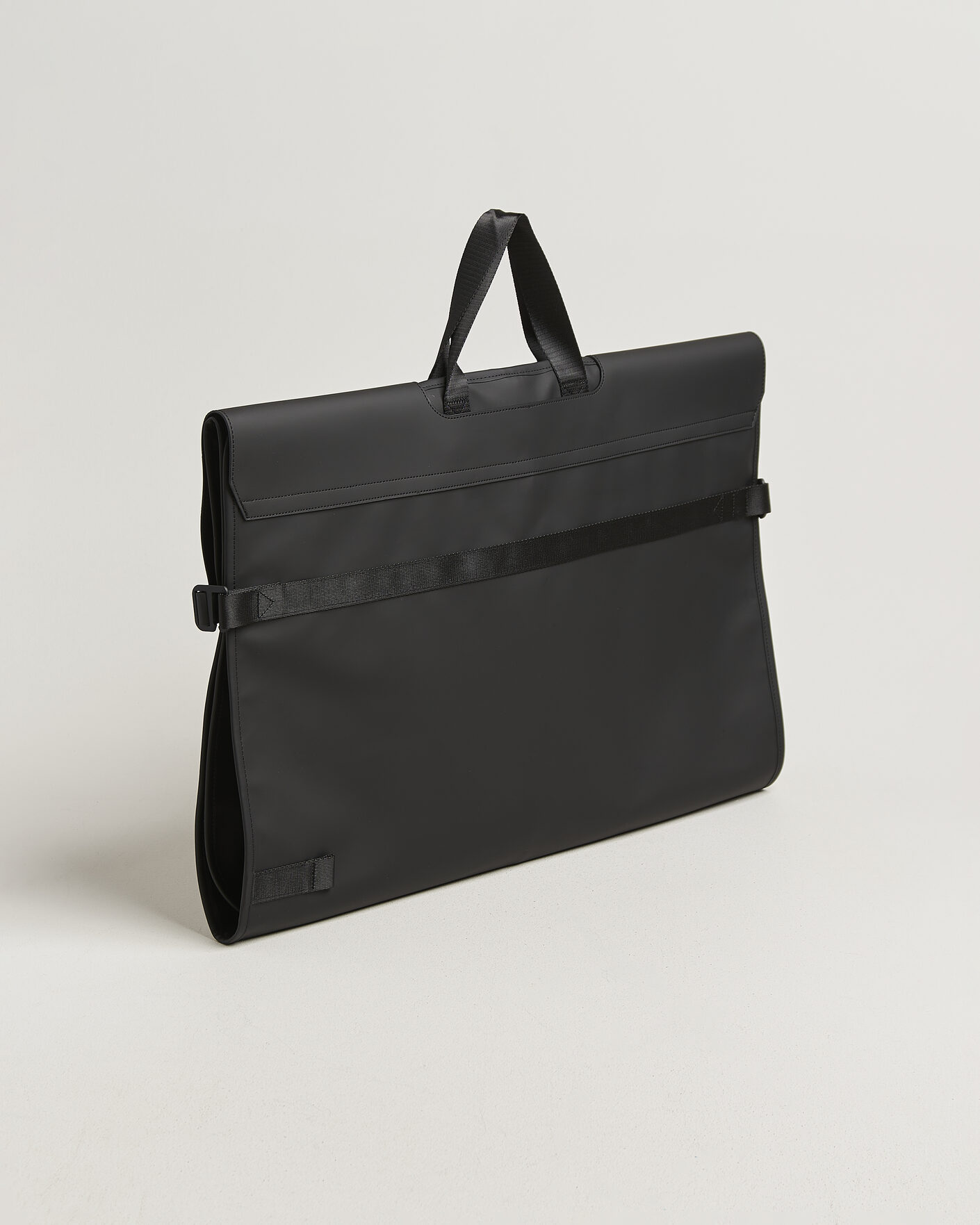 Men | RAINS OTG Suit Bag Black | RAINS | OTG Suit Bag Black