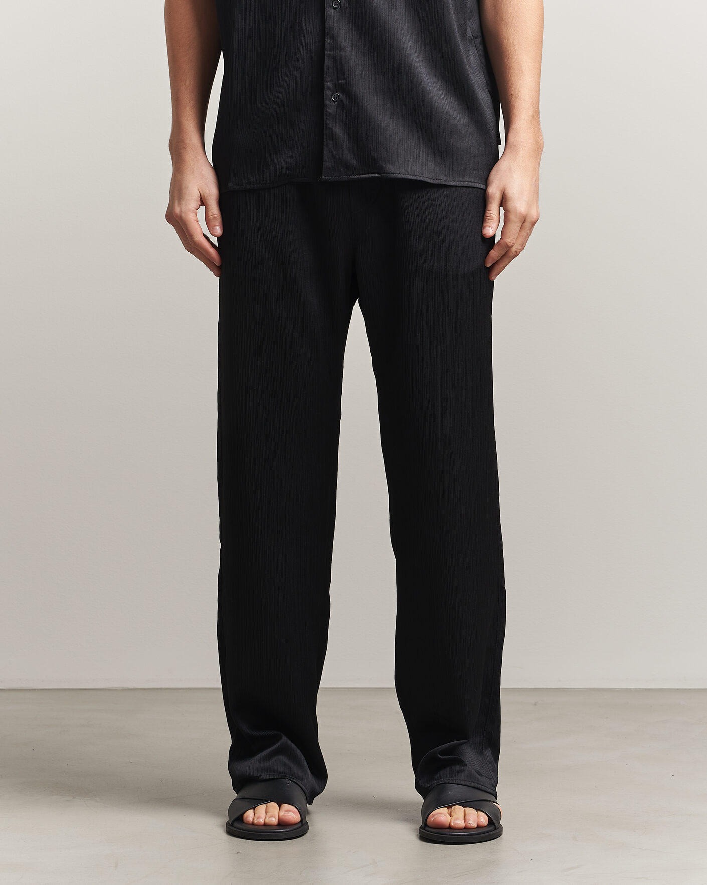Men | Trousers | LES DEUX | Houston Plissé Pants Black