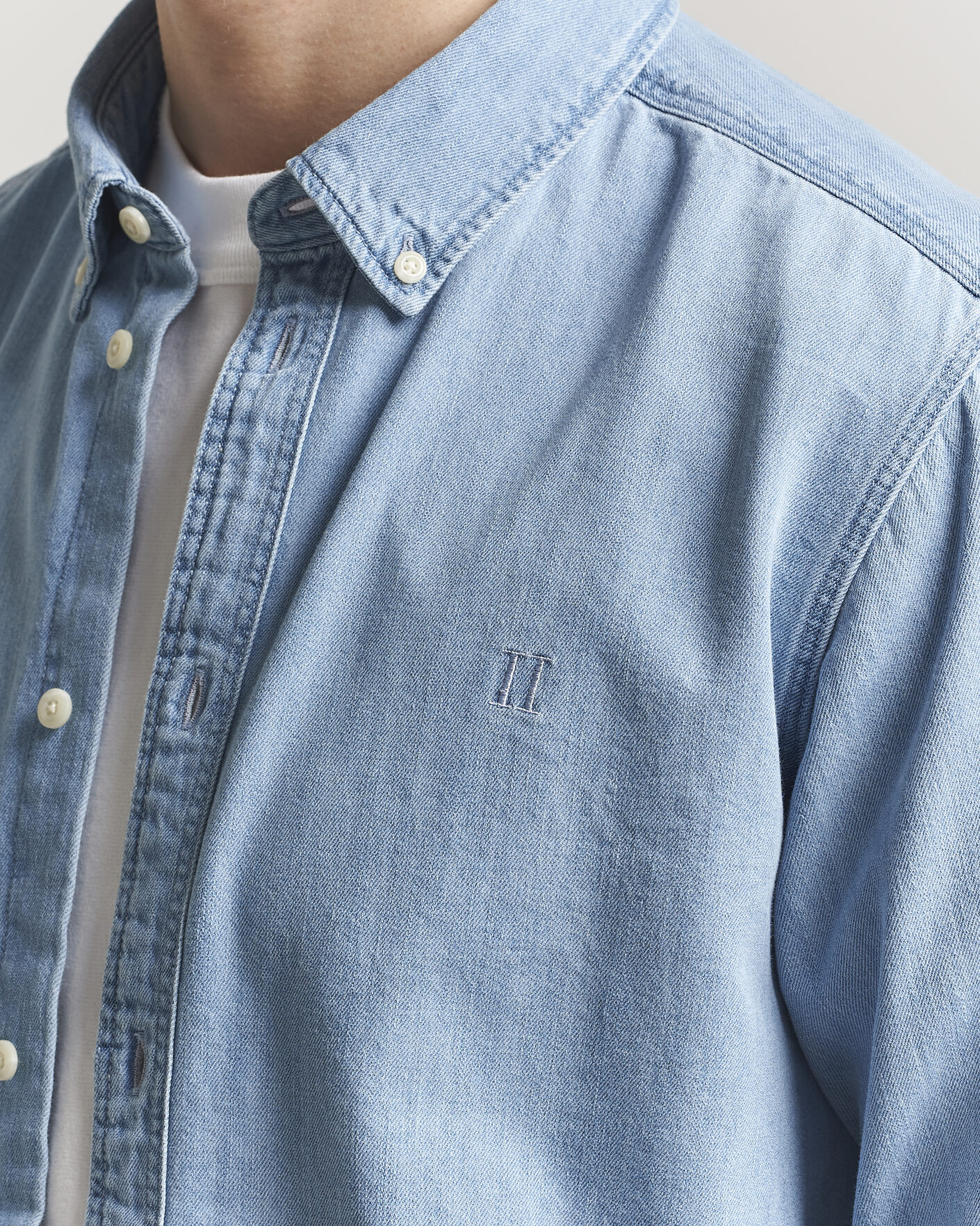 Men | Shirts | LES DEUX | Konrad Denim Shirt Light Indigo Wash