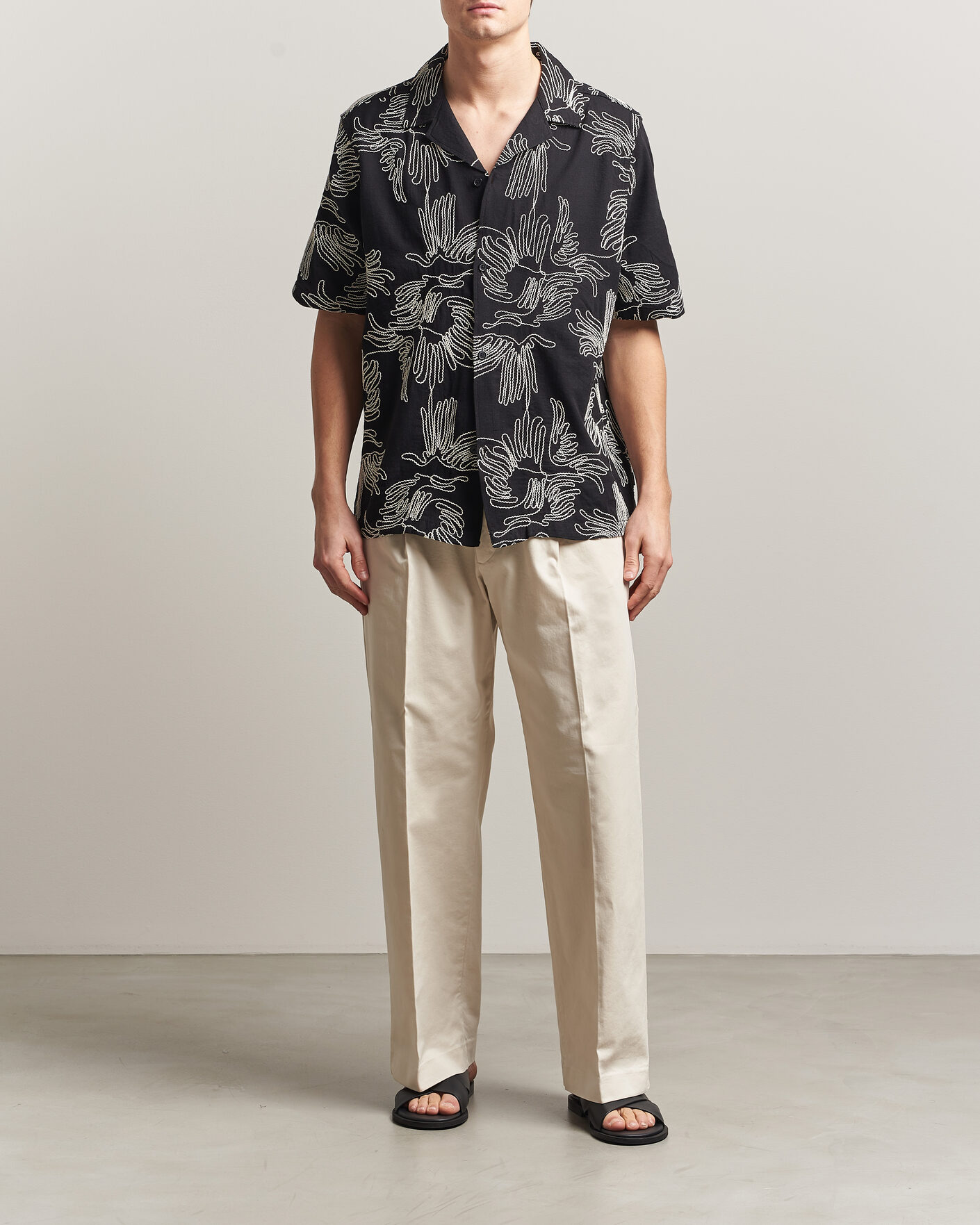 Men | Shirts | LES DEUX | Liam AOE Flower Short Sleeve Shirt Black