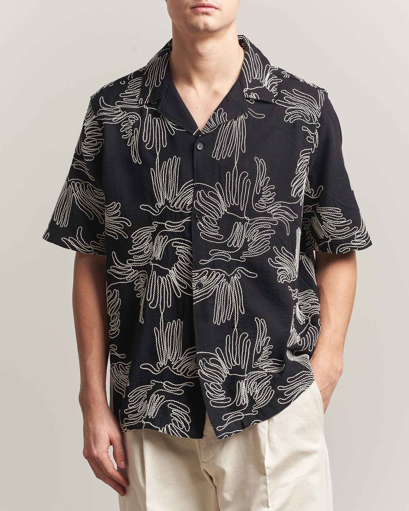 Men | Shirts | LES DEUX | Liam AOE Flower Short Sleeve Shirt Black
