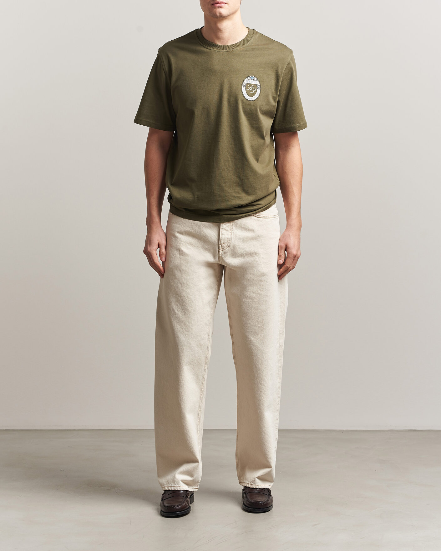 Men | T-Shirts | LES DEUX | Brday Emblem T-Shirt Olive Night Green