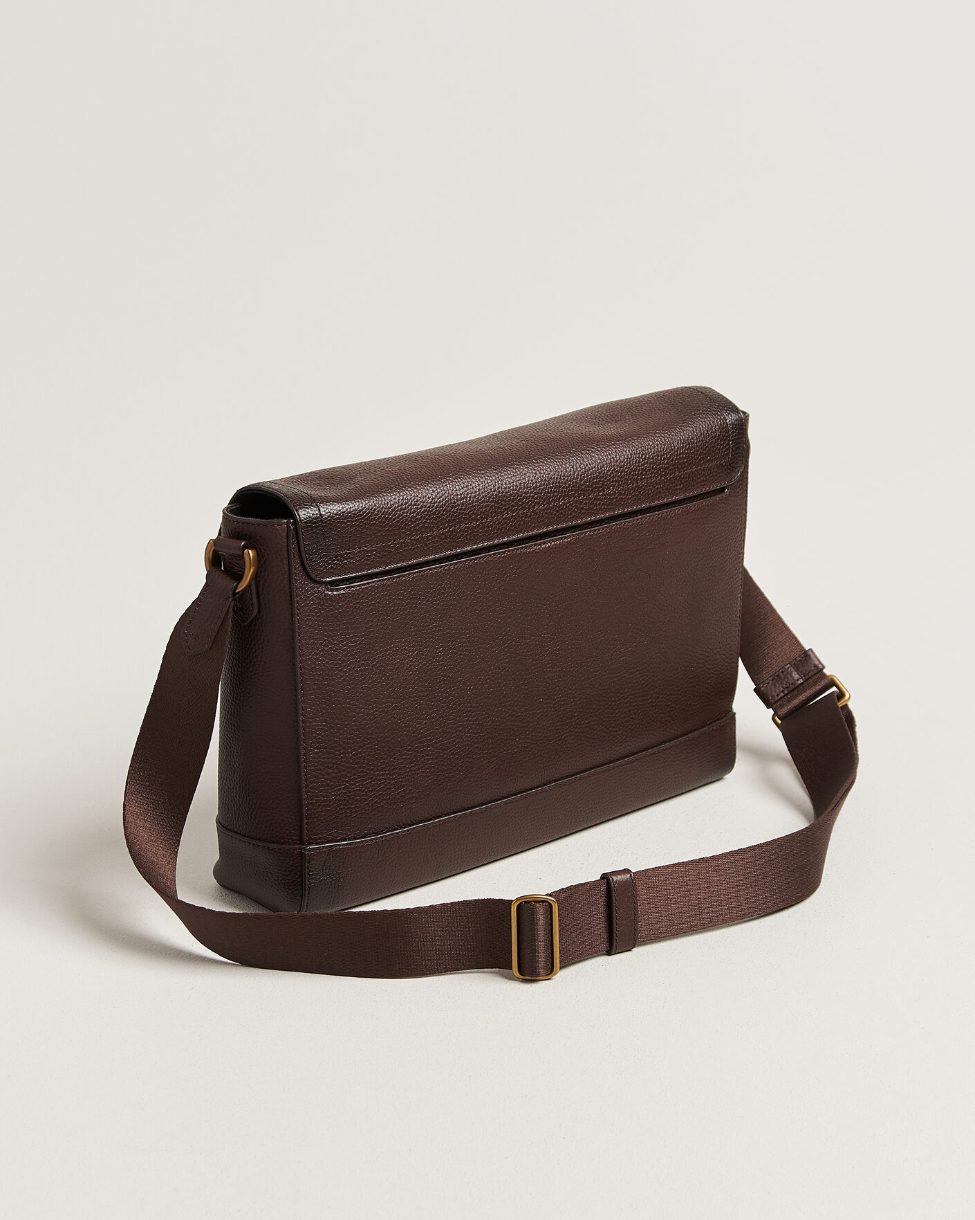 Men | Bags | Polo Ralph Lauren | Pebble Leather Messenger Bag Dark Brown