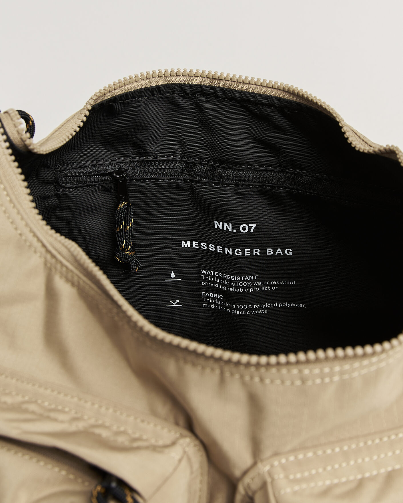 バッグ resistant messenger bag NN07 Nylon Ripstop Messenger Bag Desert Khaki at CareOfCarl.com