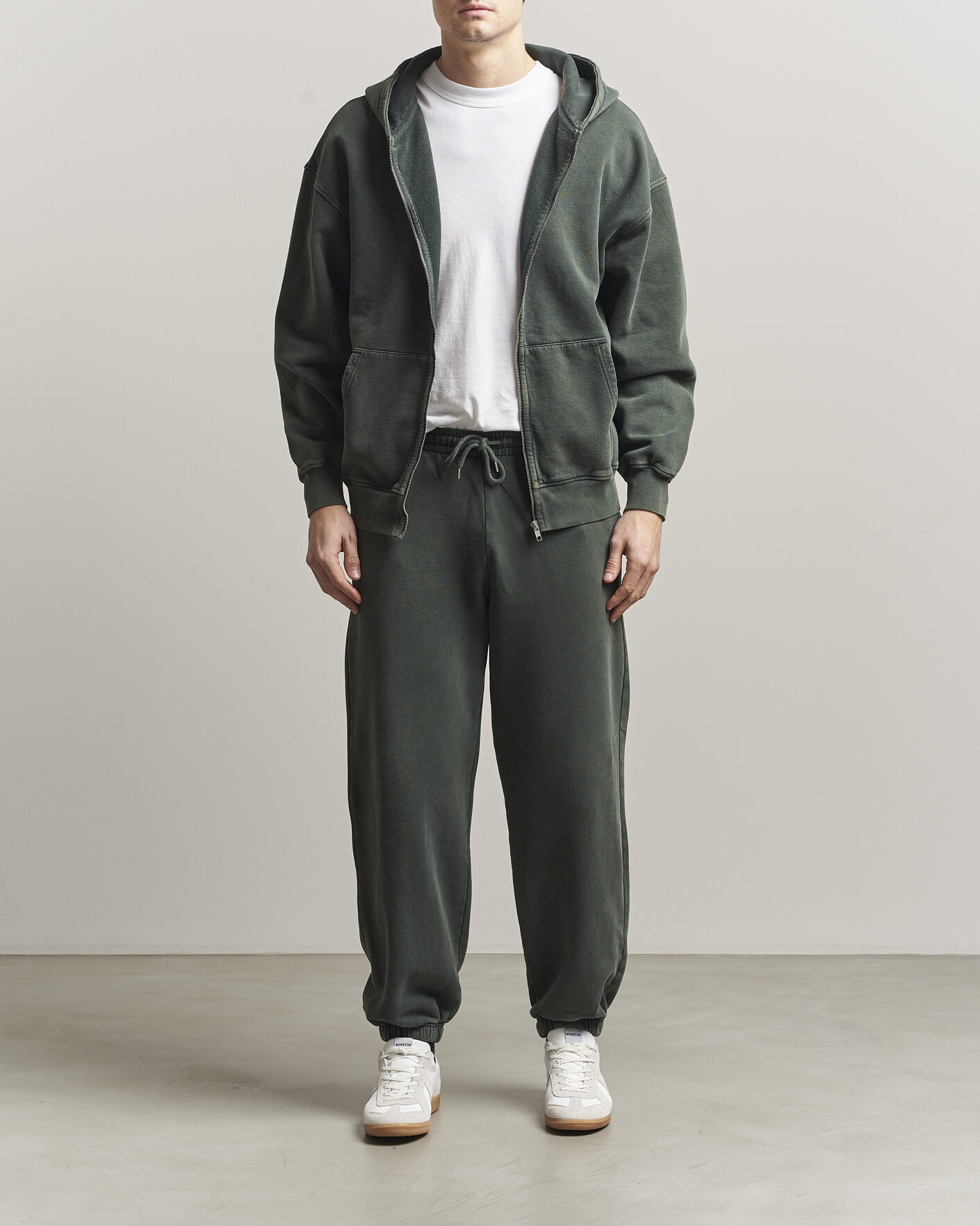 Men | Trousers | Colorful Standard | Classic Organic Sweatpants Midnight Forest
