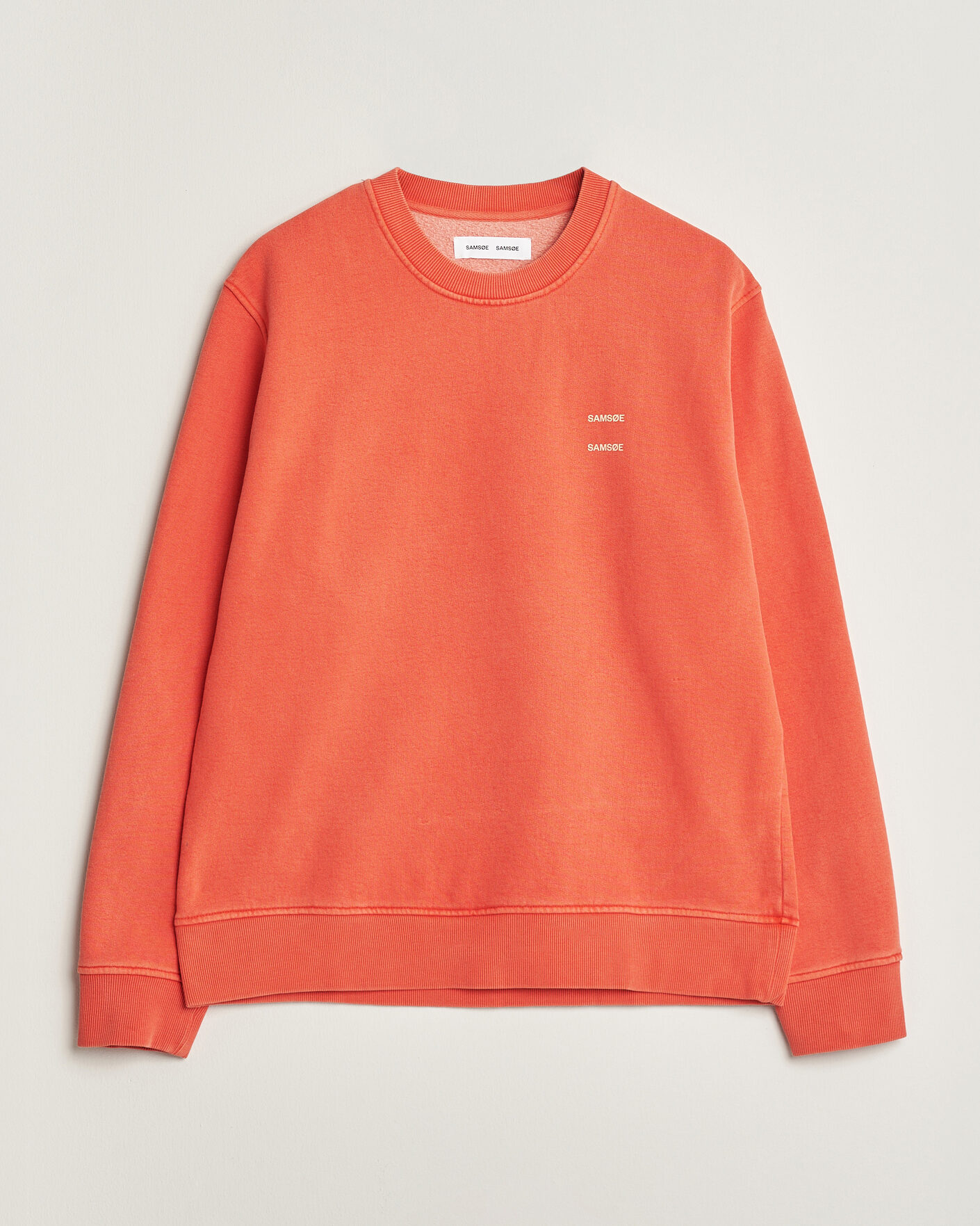 Men | Sweaters & Knitwear | Samsøe Samsøe | Joel Washed Organic Cotton Sweatshirt Aurora Red