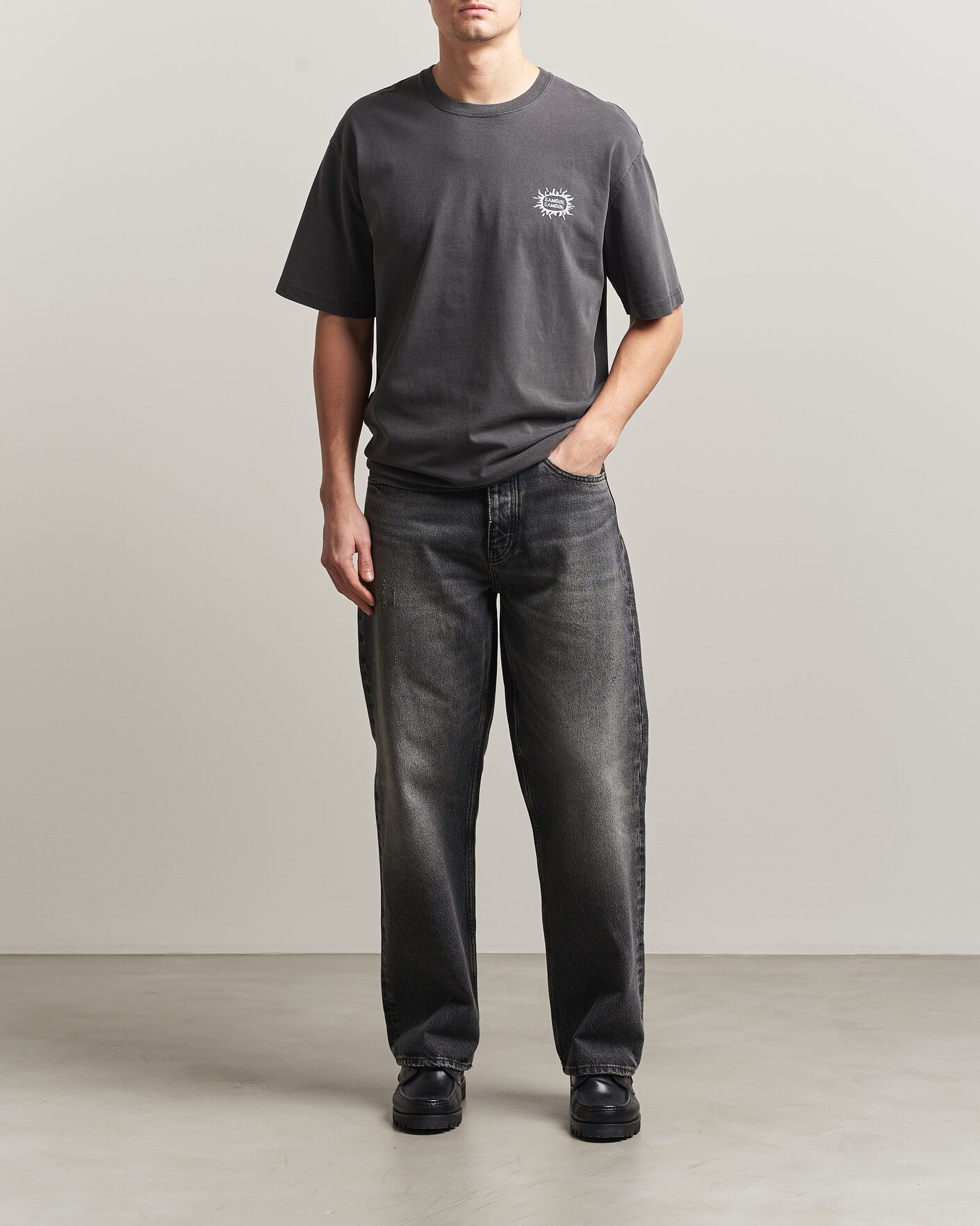 Men | T-Shirts | Samsøe Samsøe | Gergei Printed Crew Neck T-Shirt Washed Black