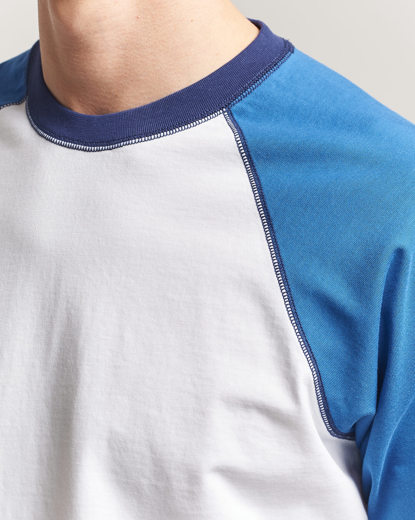 Men | T-Shirts | Drake's | Two Tone Raglan T-Shirt White/Blue