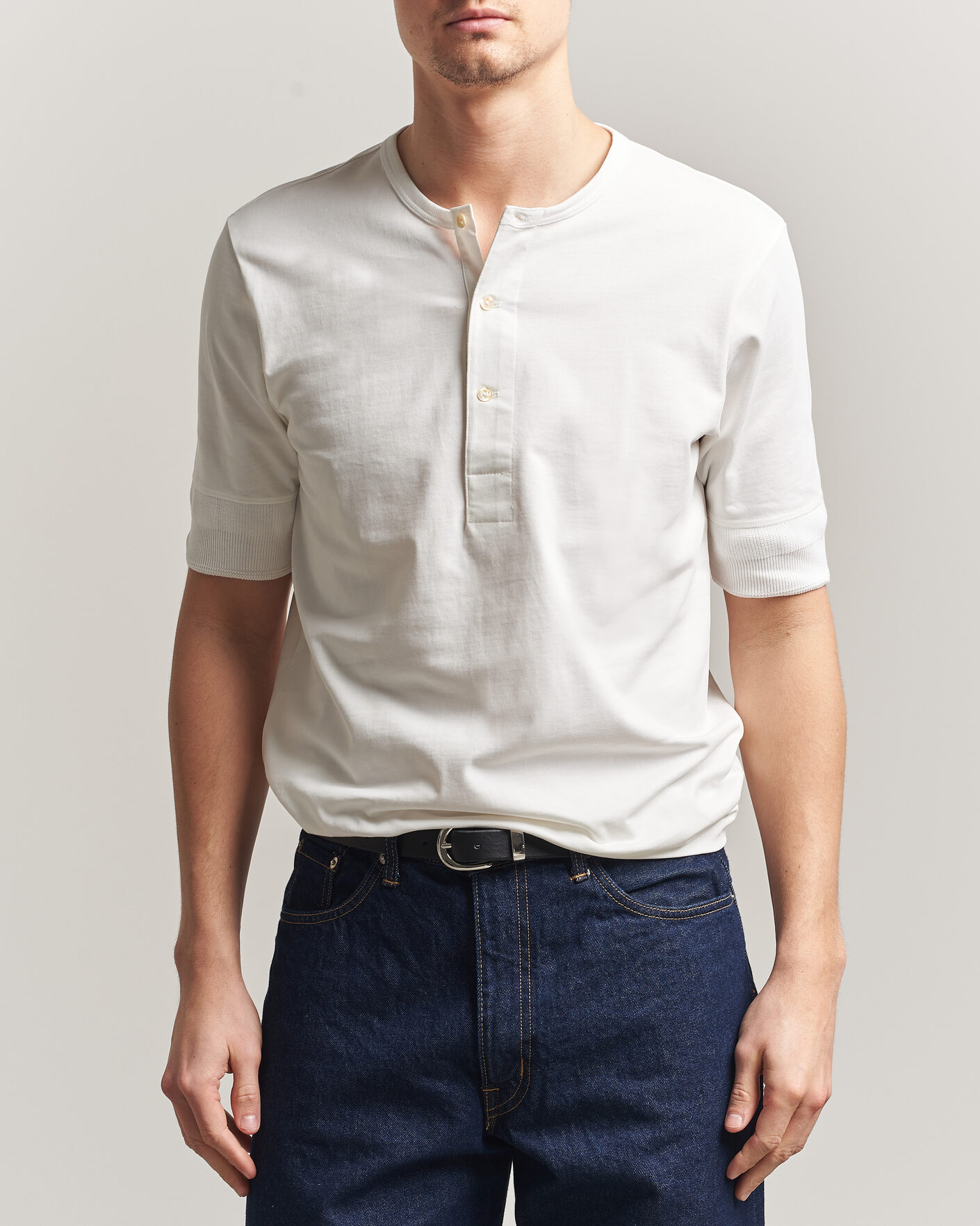 Men | T-Shirts | Merz b. Schwanen | Classic Organic Cotton Short Sleeve Henley White