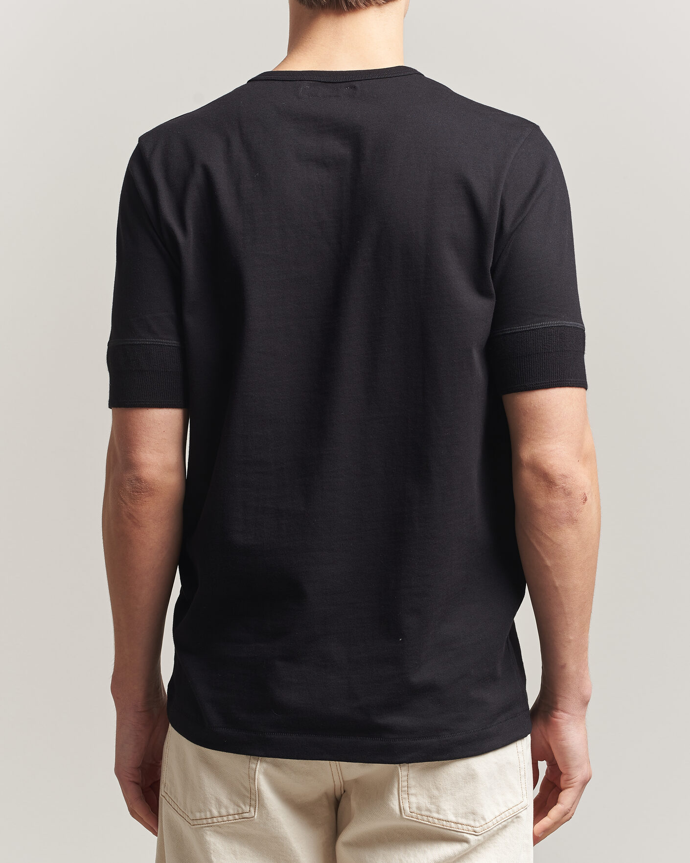 Men | T-Shirts | Merz b. Schwanen | Classic Organic Cotton Short Sleeve Henley Black