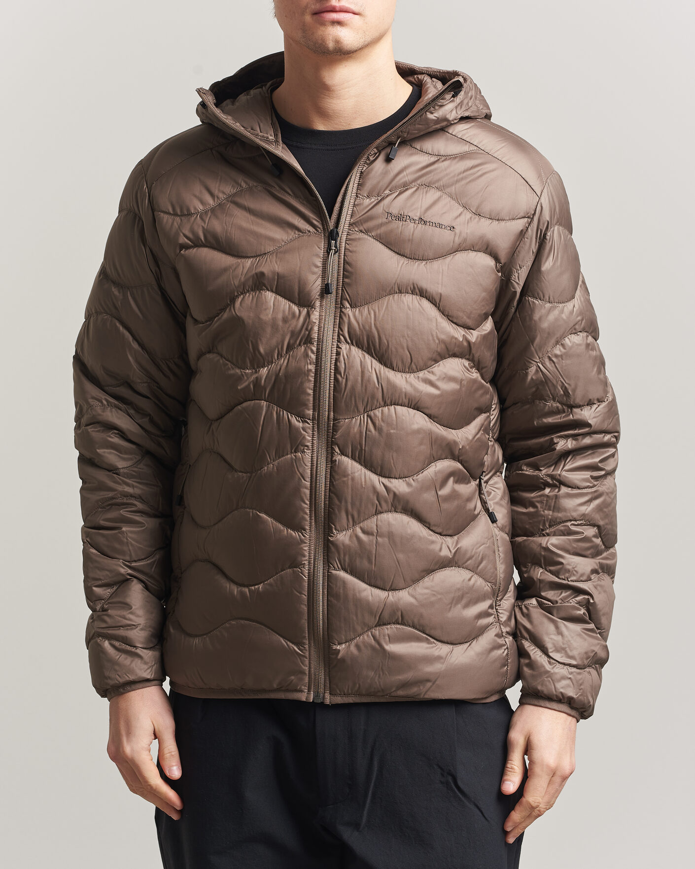 Men | Coats & Jackets | Peak Performance | Helium Down Hooded Jacket Terrian Tan