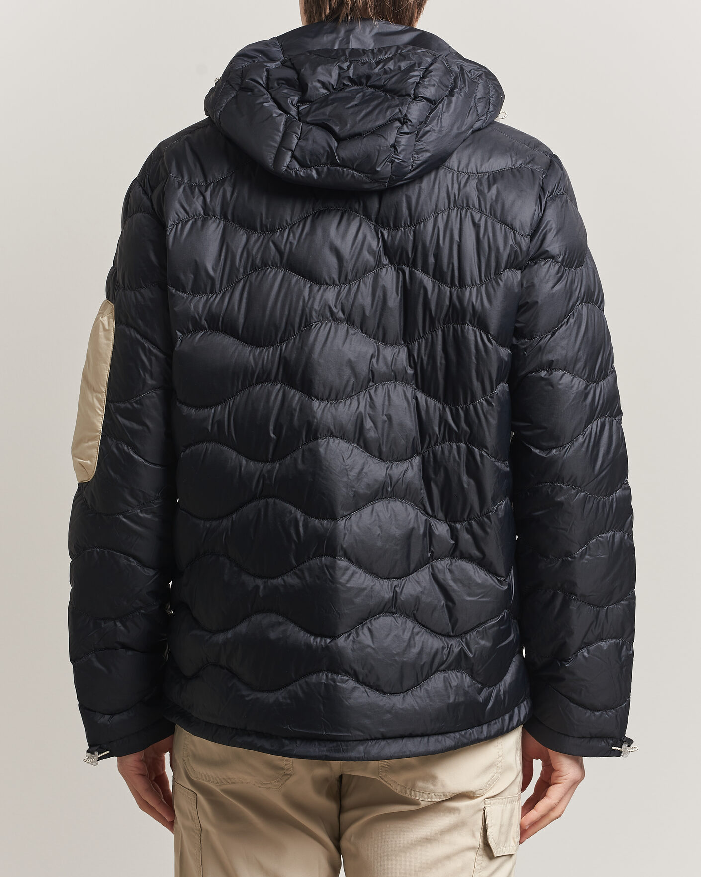 Men | Coats & Jackets | Peak Performance | Helium Utility Down Hooded Jacket Black/Sand Fog