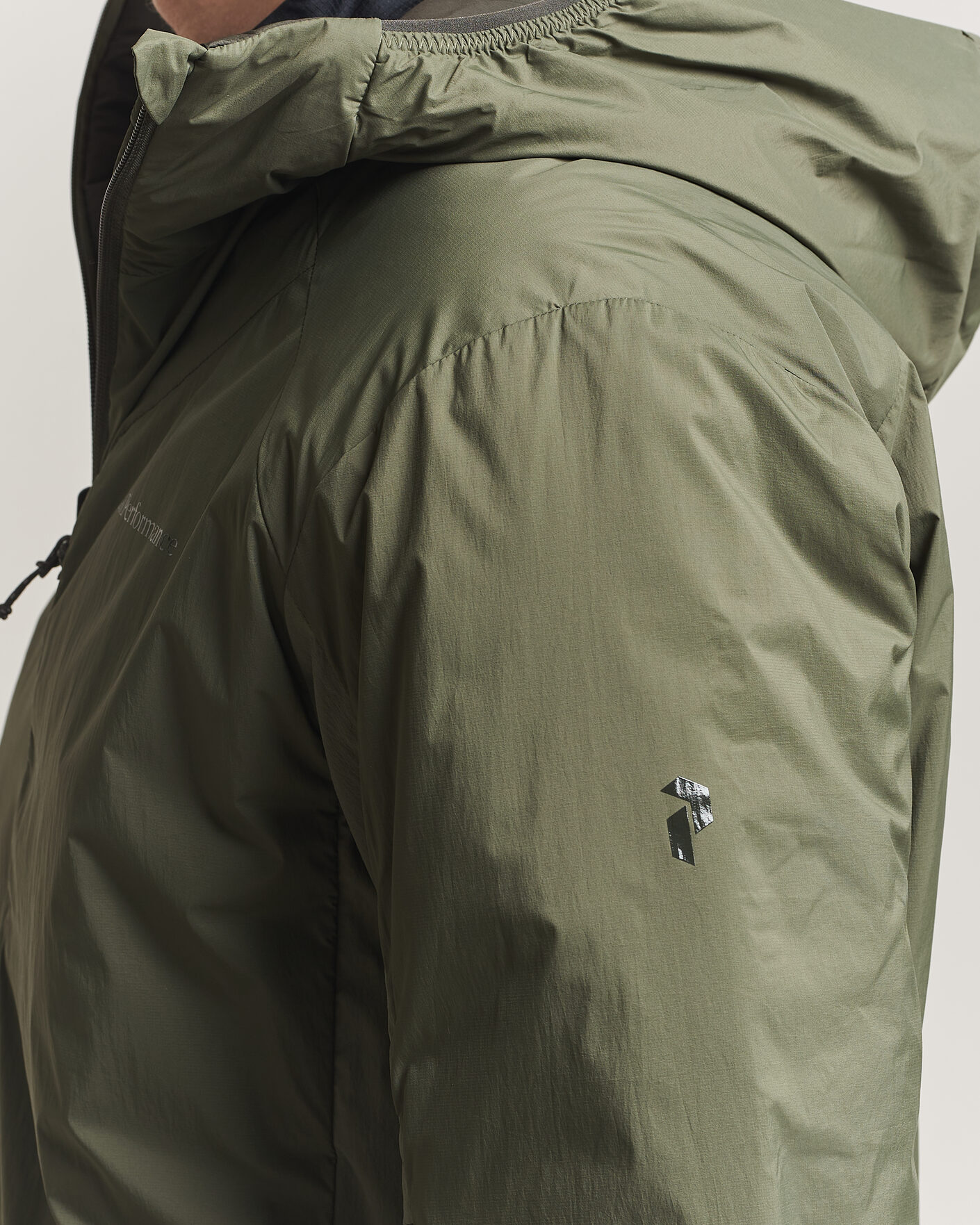 Men | Coats & Jackets | Peak Performance | Freelight Reversible Hooded Jacket Pine Needle