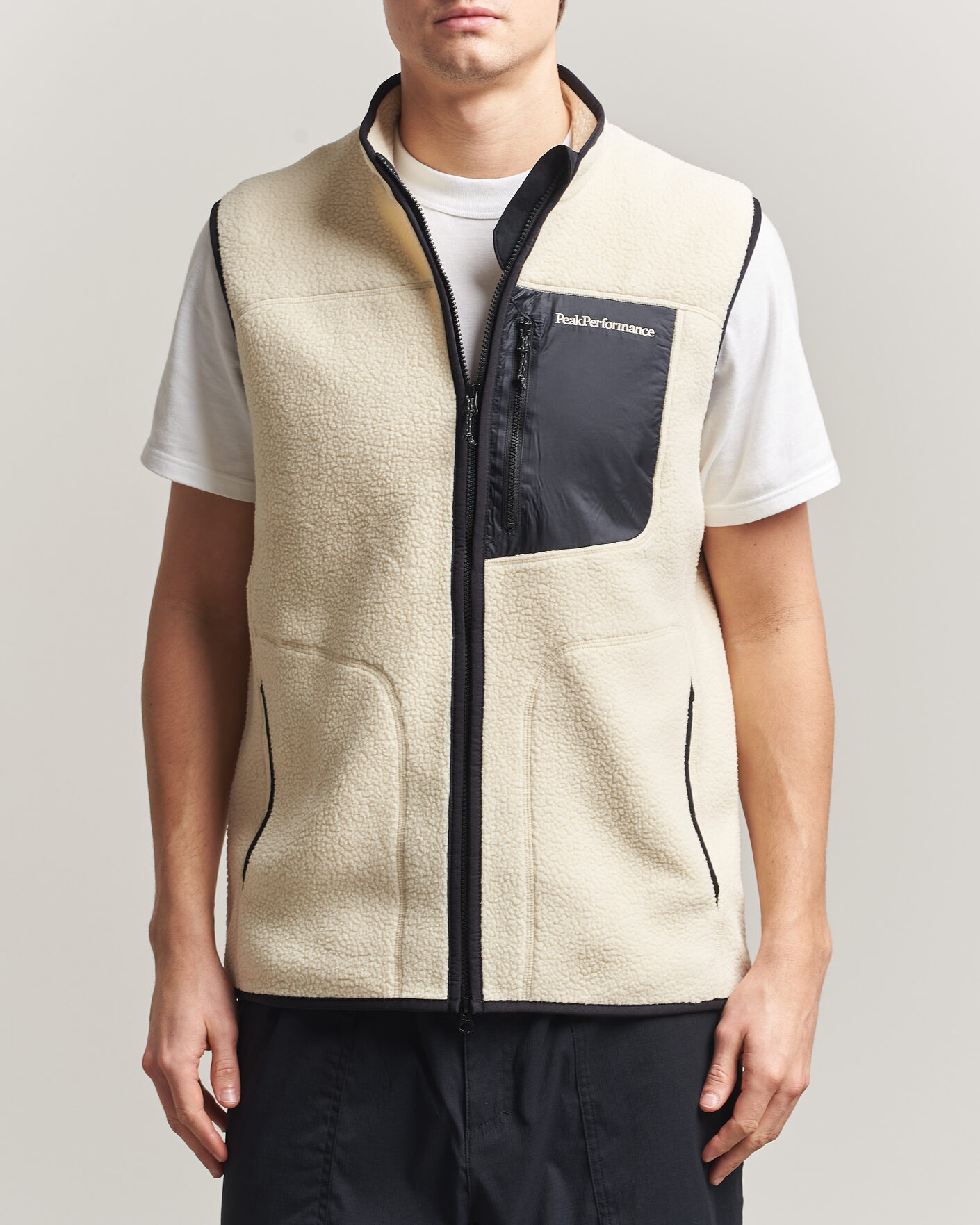 Men | Gilets | Peak Performance | Nature Rush Pile Vest Sand Fog