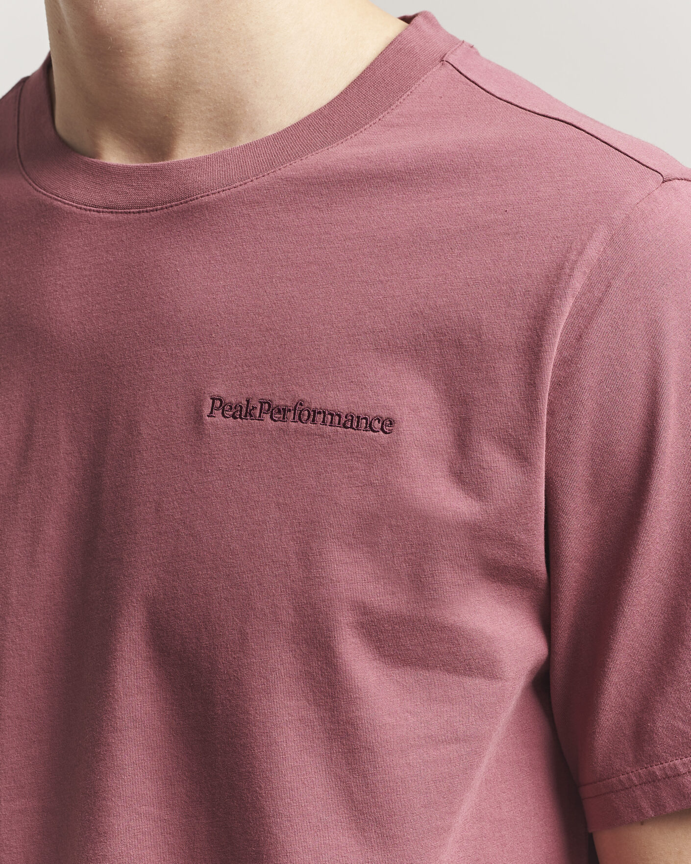Men | T-Shirts | Peak Performance | Original Crew Neck T-Shirt Wild Rouge