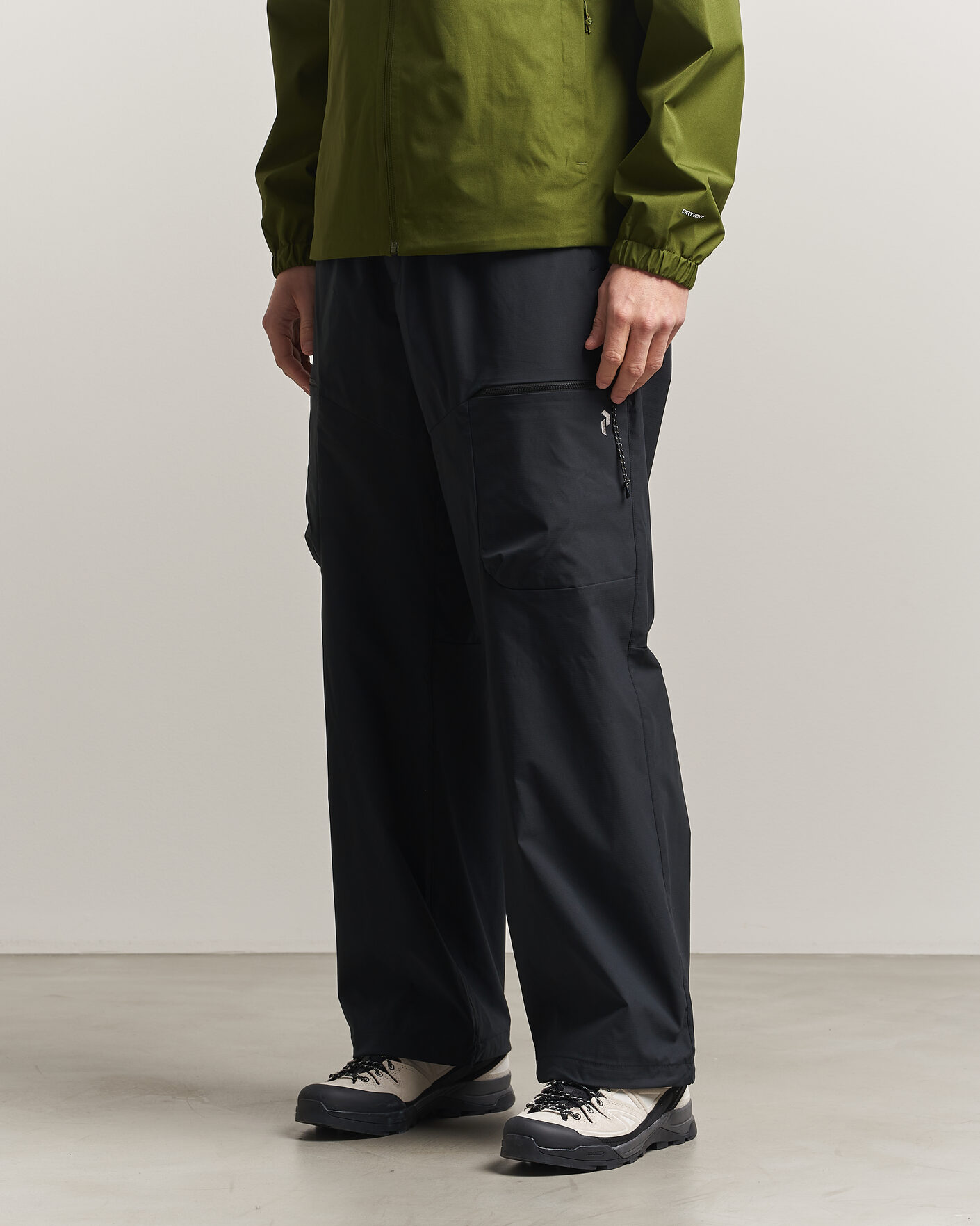 Men | Trousers | Peak Performance | Outdoor Cargo Pants Black