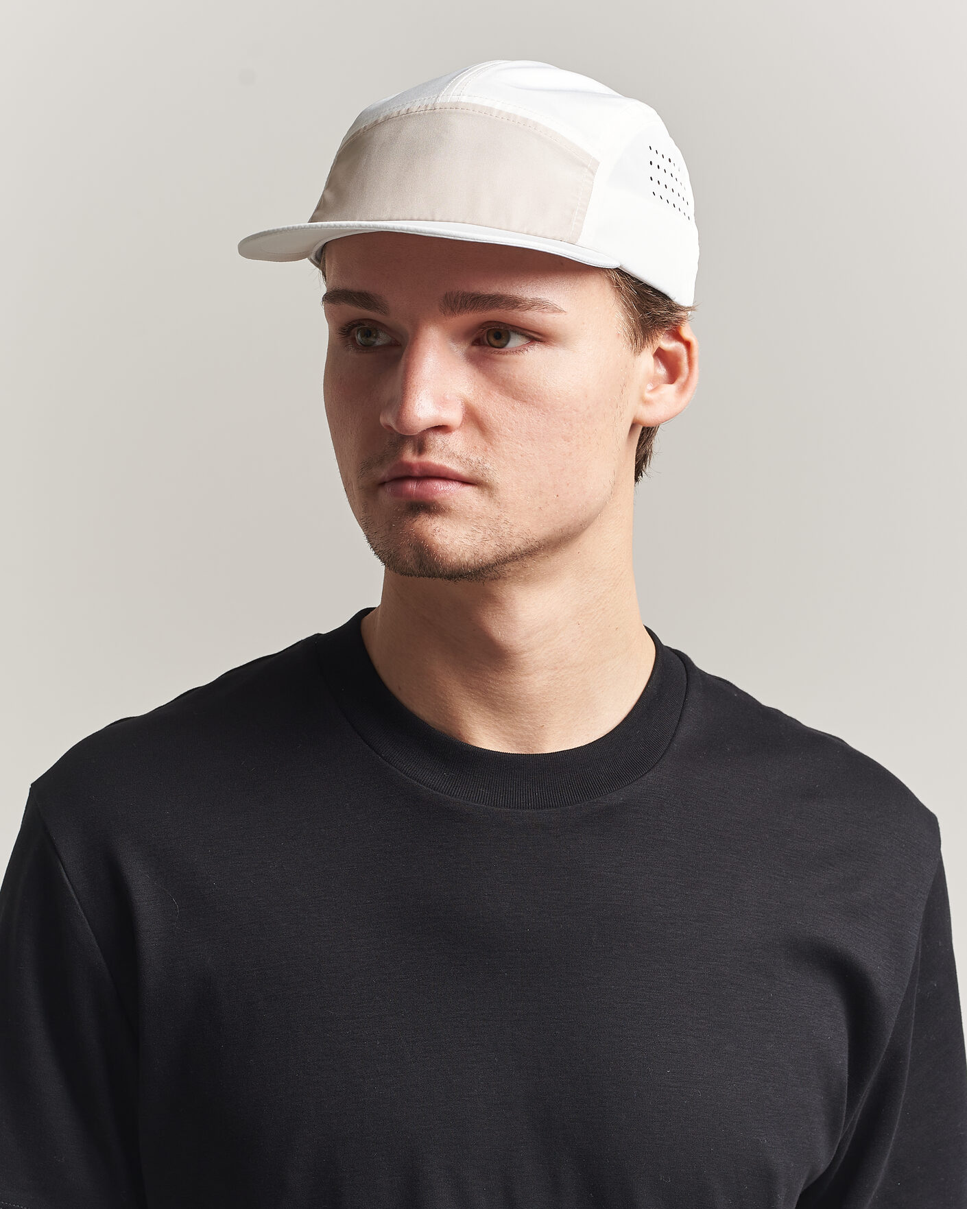 Men | Hats & Caps | Peak Performance | Lightweight Cap White/Sand Fog