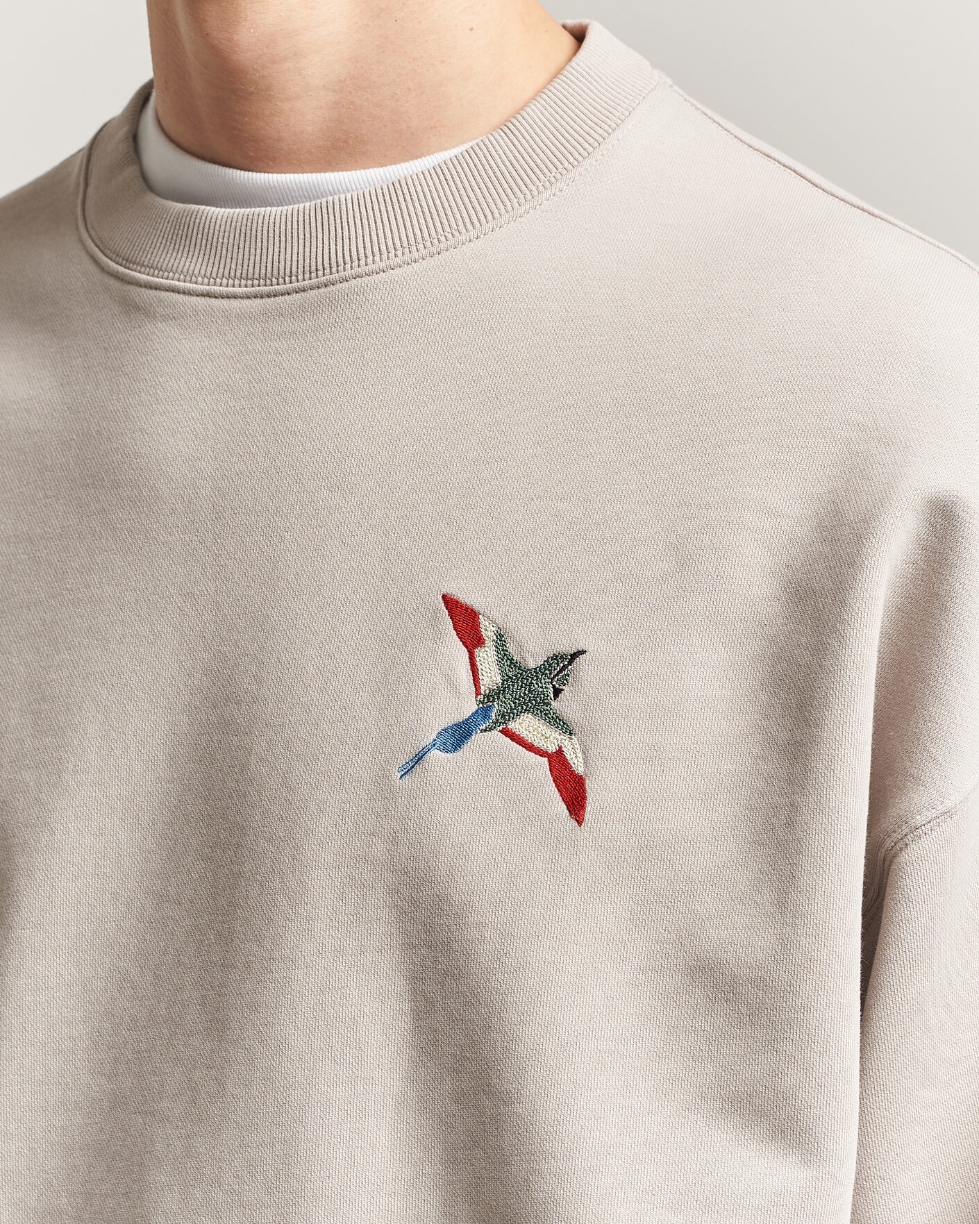 Men | Sweaters & Knitwear | Axel Arigato | Micro Bee Bird Sweatshirt Stone