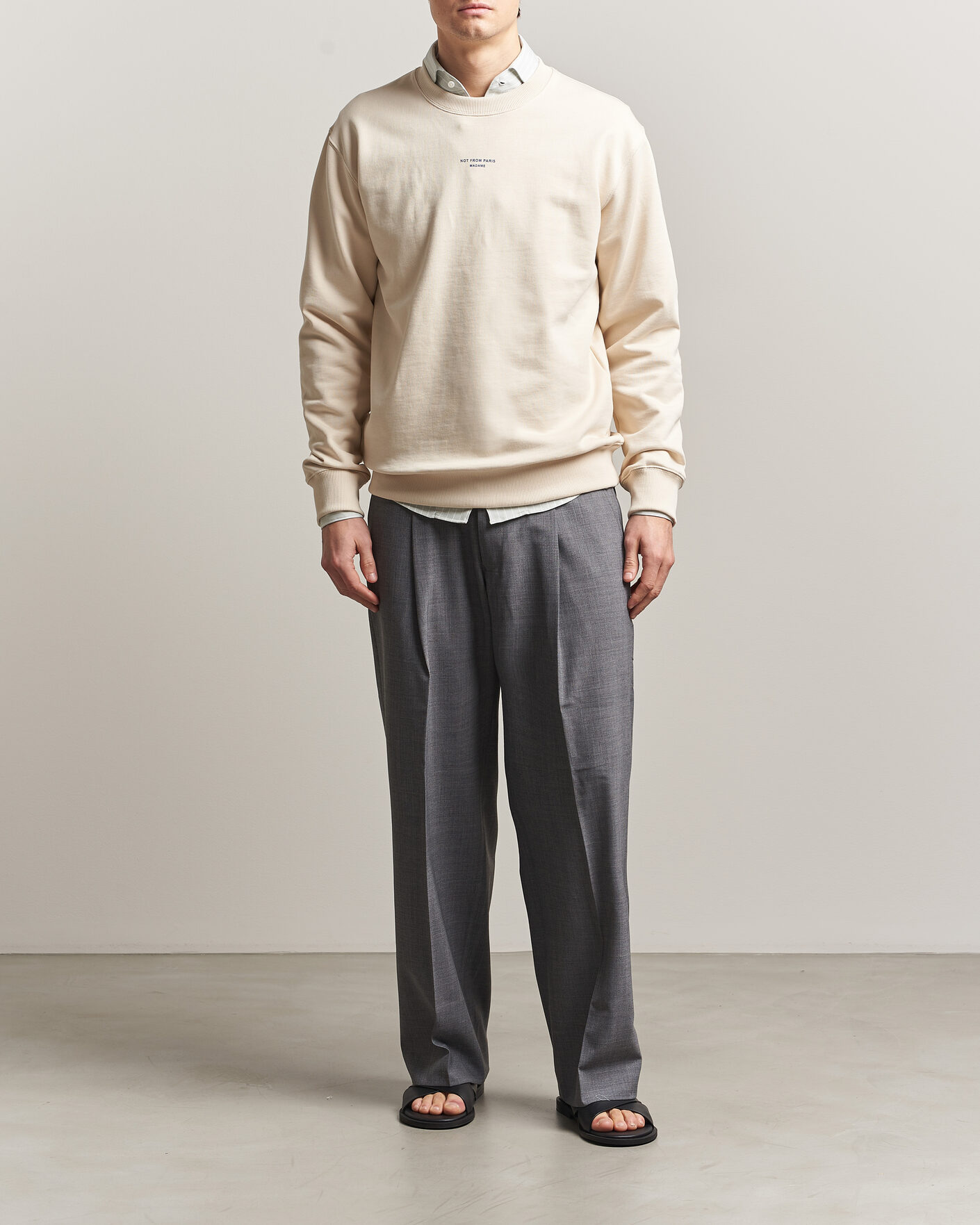 Men | Sweaters & Knitwear | Drôle de Monsieur | Classic Slogan Sweatshirt Sand