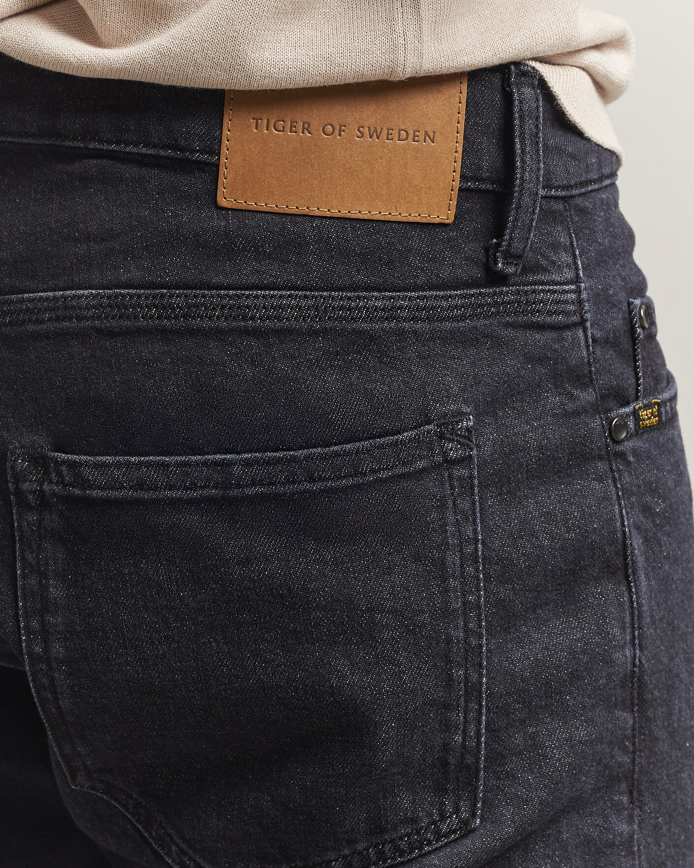 Men | Trousers | Tiger of Sweden | Pistolero Jeans Washed Black