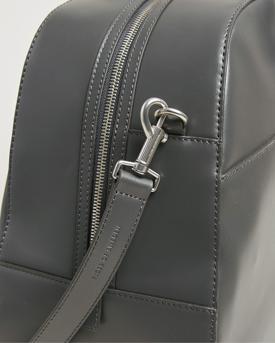 Men | Bags | Tiger of Sweden | Navisa Smooth Leather Weekendbag Jet Grey