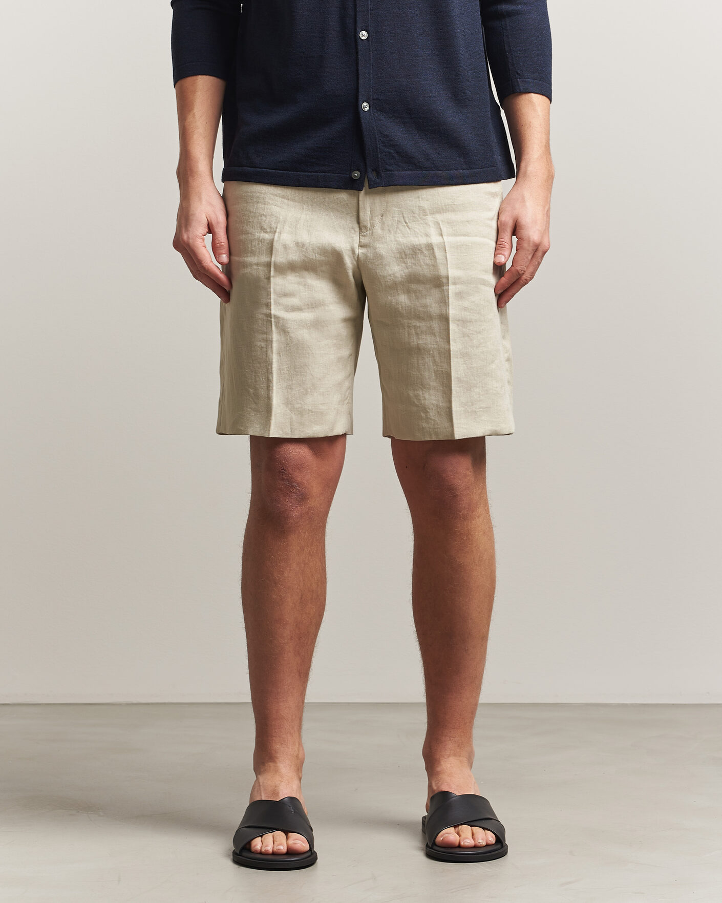 Men | Shorts | Tiger of Sweden | Troy Pleated Linen Shorts Cream Sand