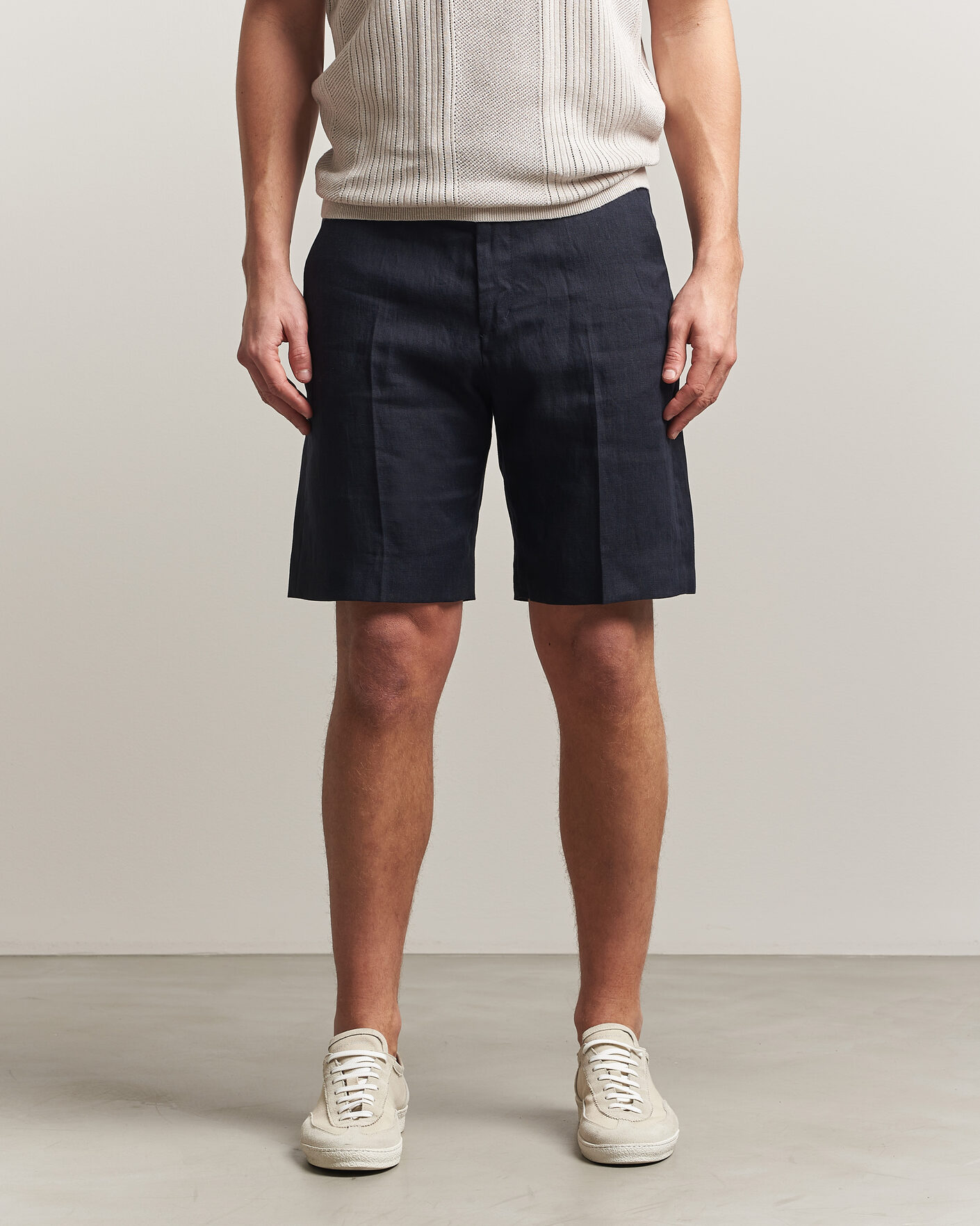 Men | Shorts | Tiger of Sweden | Troy Pleated Linen Shorts Midnight Blue