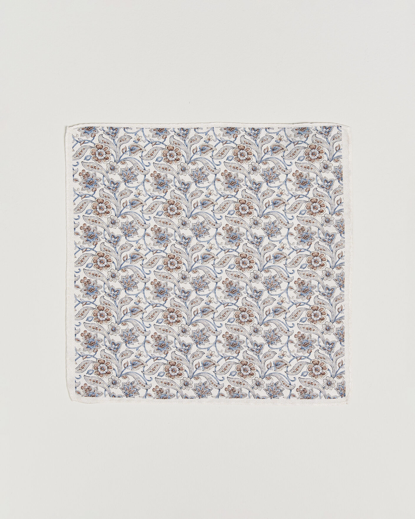 Men | Pocket Squares | Amanda Christensen | Silk Oxford Large Flower Pocket Square Cream