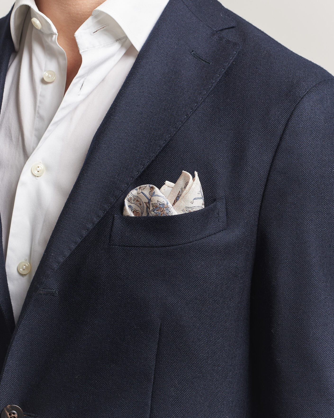 Men | Pocket Squares | Amanda Christensen | Silk Oxford Large Flower Pocket Square Cream