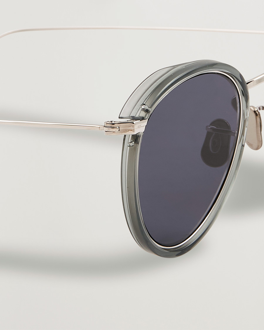 美品 EYEVAN 7285 サングラス 745 c2080 ダークググレー Eyevan 7285 717 Sunglasses Dark Grey at CareOfCarl.com