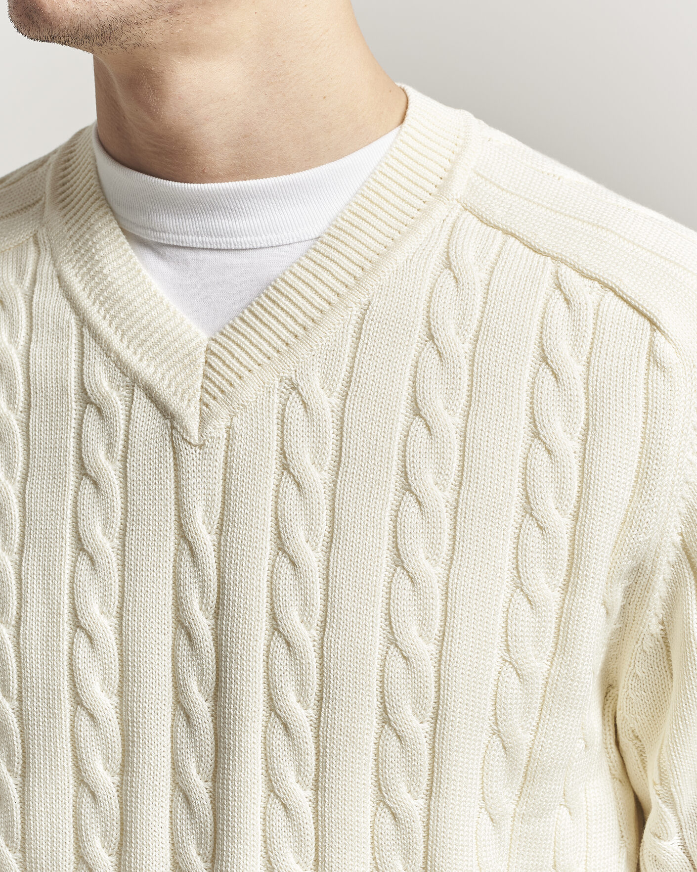 Men | Sweaters & Knitwear | Filippa K | Cotton Cable V-Neck Sweater Calico White