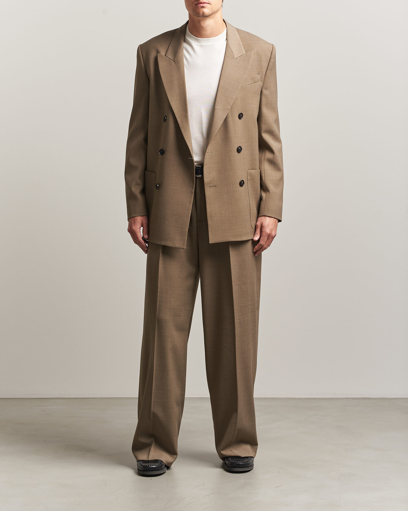 Men | Trousers | Filippa K | Milo Wide Wool Trousers Light Driftwood