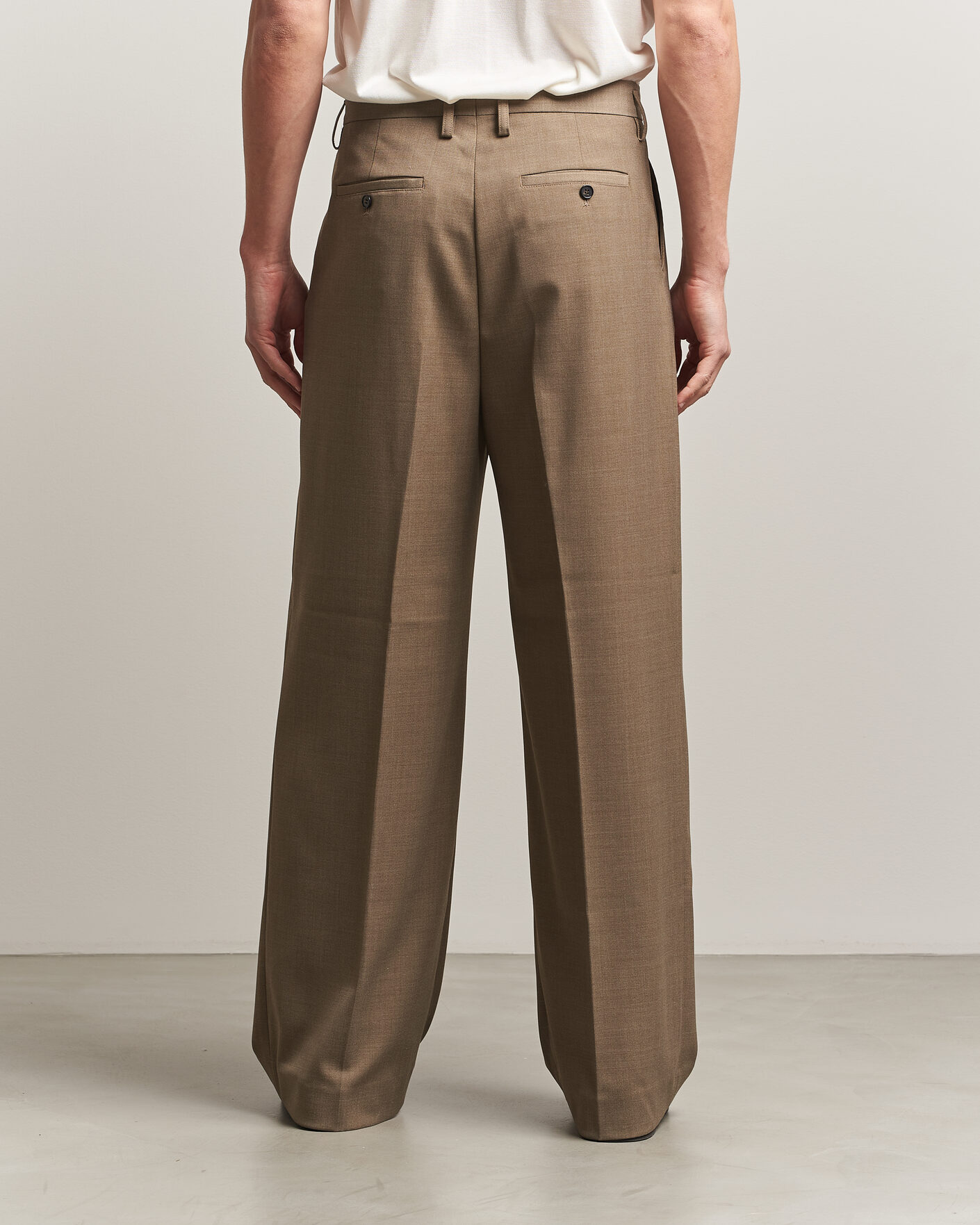 Men | Trousers | Filippa K | Milo Wide Wool Trousers Light Driftwood
