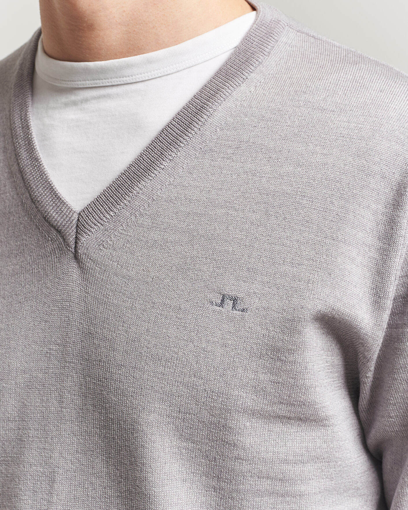 Men | Sweaters & Knitwear | J.Lindeberg | Lymann Merino V-Neck Pullover Light Grey Melange