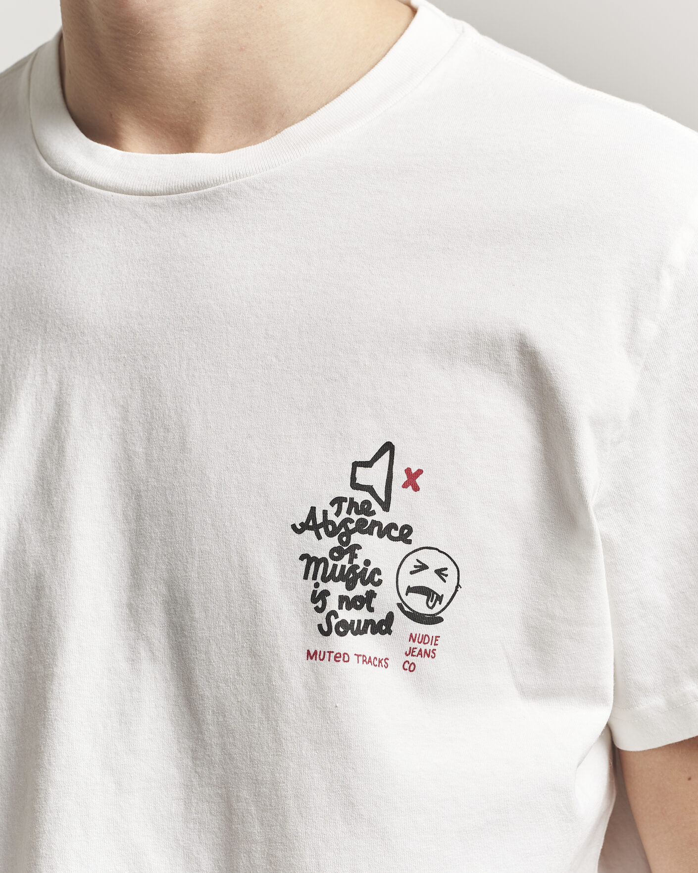 Men | T-Shirts | Nudie Jeans | Roy Printed T-Shirt Chalk White