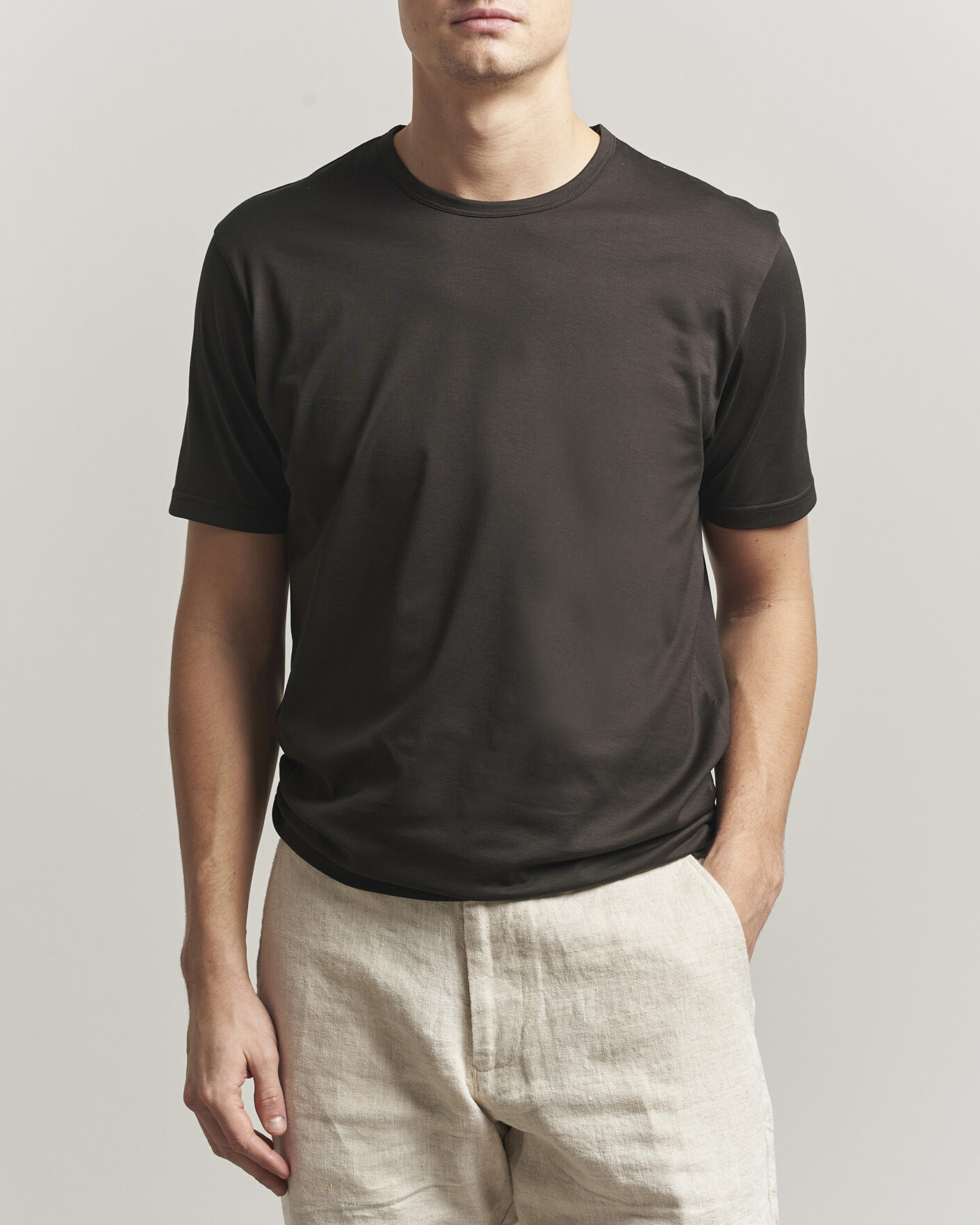 Men | T-Shirts | Sunspel | Crew Neck Q82 Cotton T-Shirt Dark Chocolate