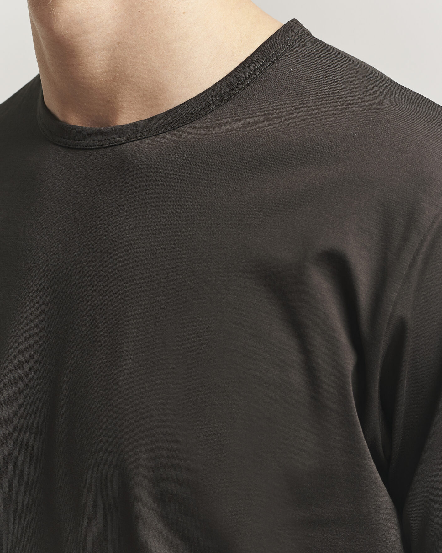 Men | T-Shirts | Sunspel | Crew Neck Q82 Cotton T-Shirt Dark Chocolate