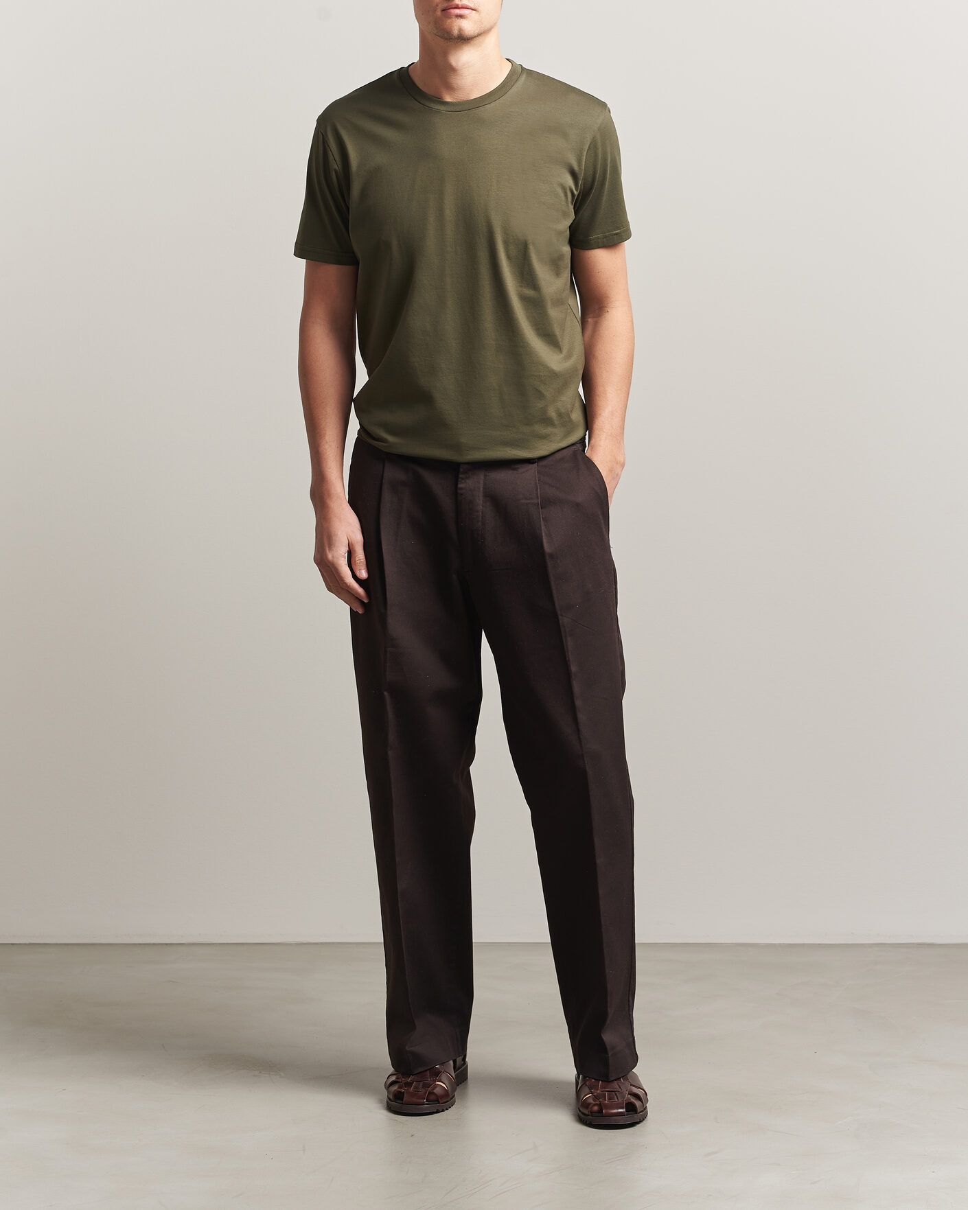 Men | T-Shirts | Sunspel | Riviera Midweight T-Shirt Deep Olive