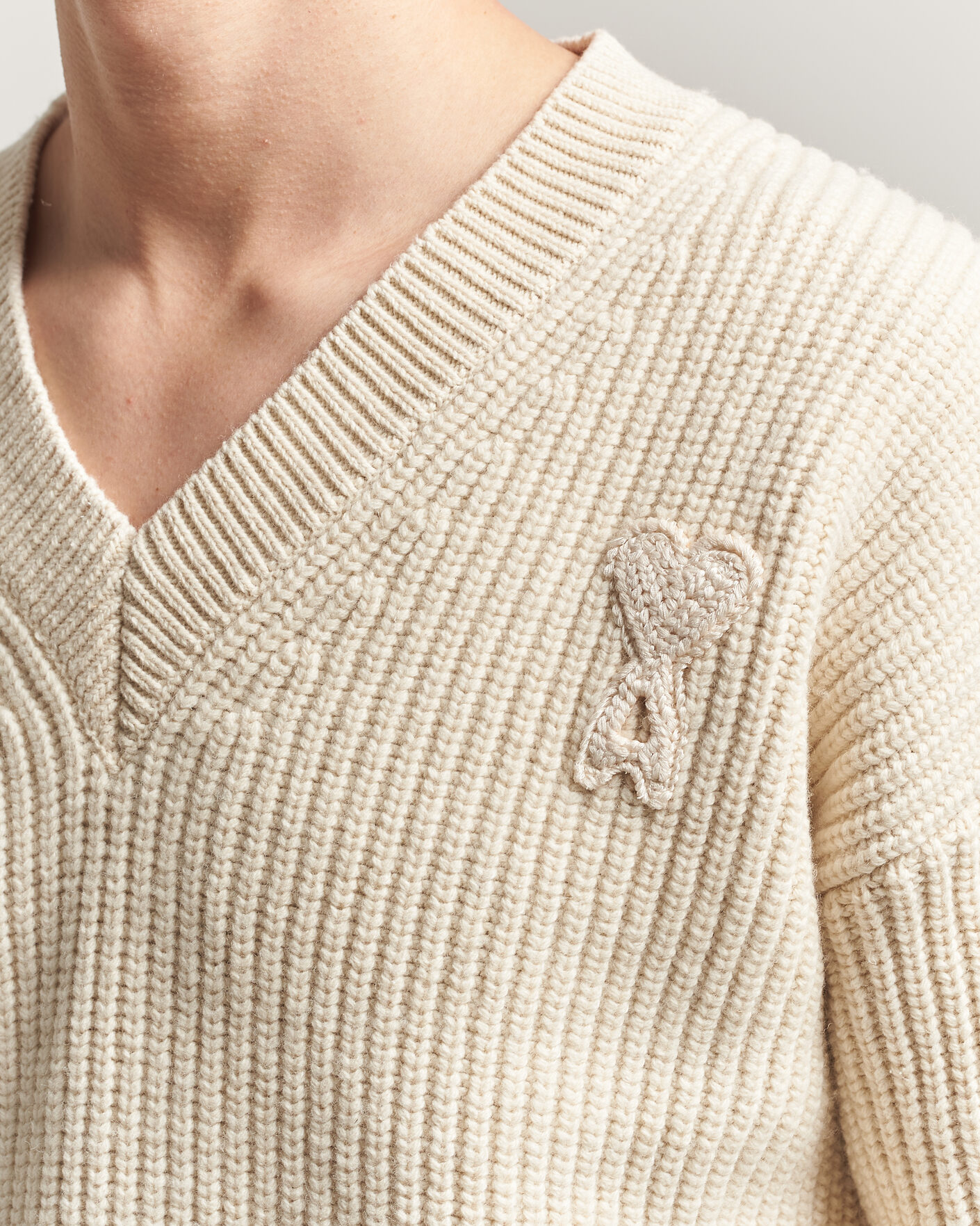 Men | Sweaters & Knitwear | AMI | Wool/Cotton Ribbed V-Neck Creme