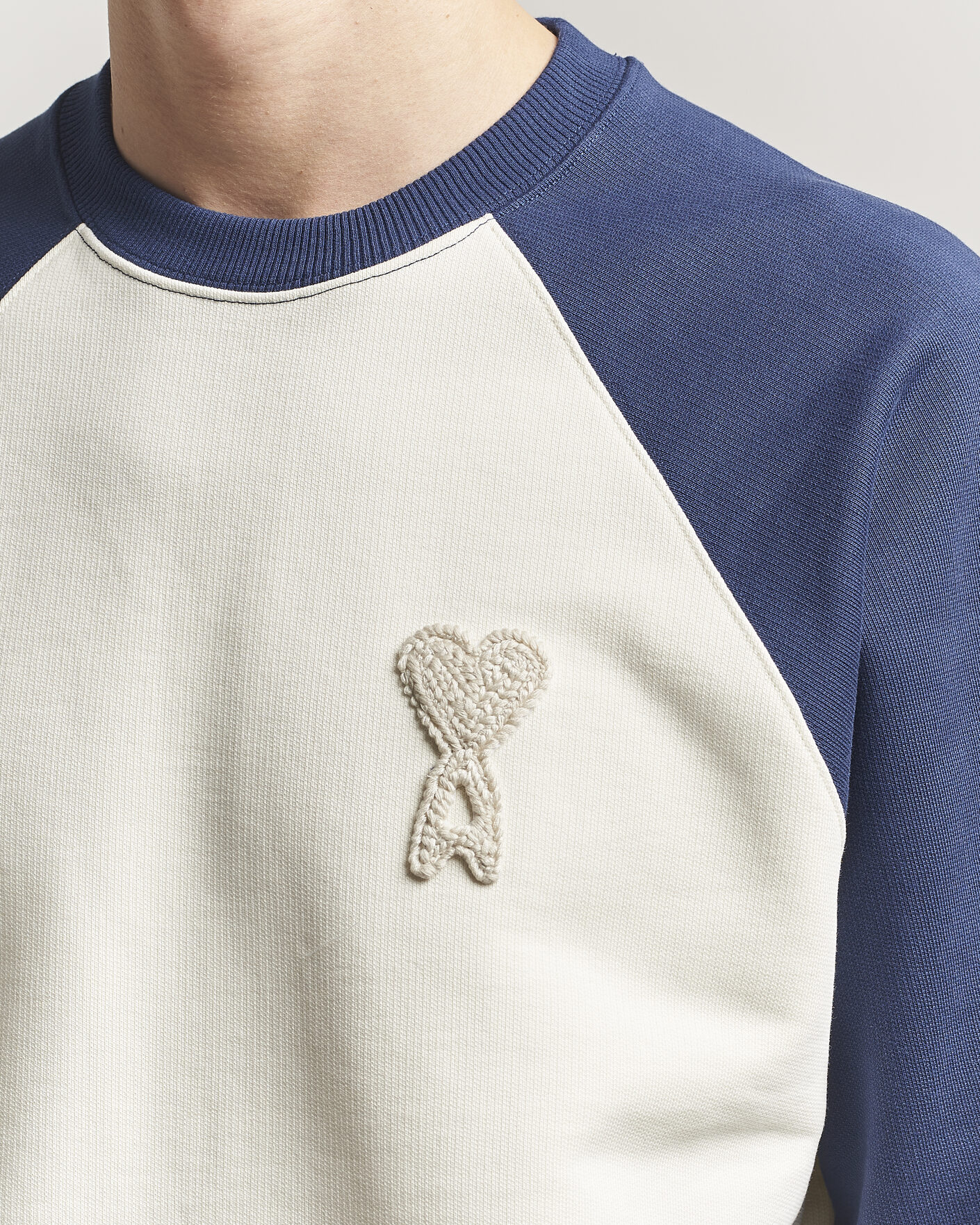 Men | Sweaters & Knitwear | AMI | Knitted Heart Logo Sweatshirt Creme/Navy