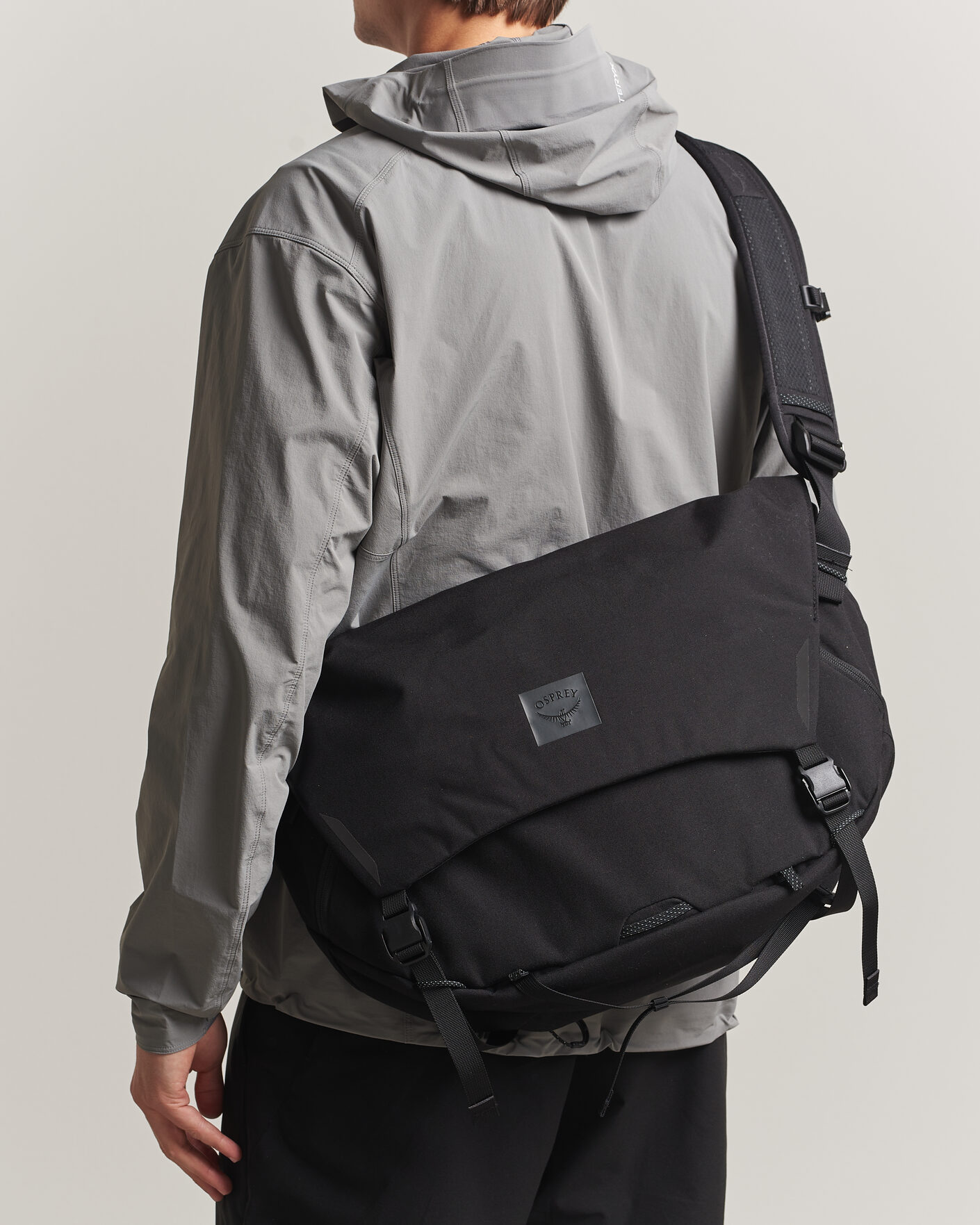 Men | Bags | Osprey | Metron Messenger 18 Black