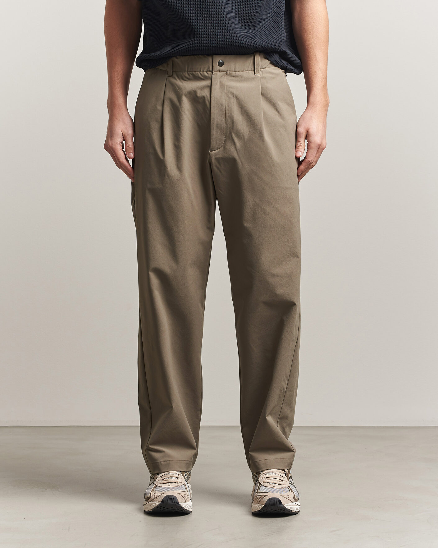 Men | Trousers | Goldwin | Tapered Light Pants Sand