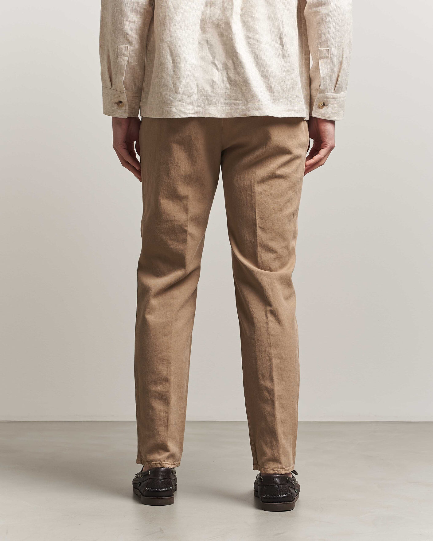 Men | Trousers | Incotex | Tapered Fit Pleated Linen Slacks Brown
