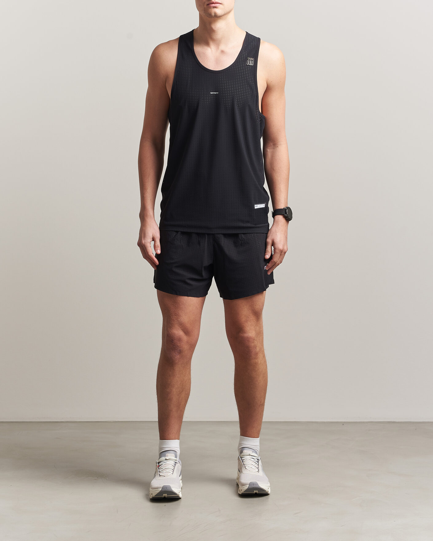 Men | T-Shirts | Satisfy | Space-O Singlet Black
