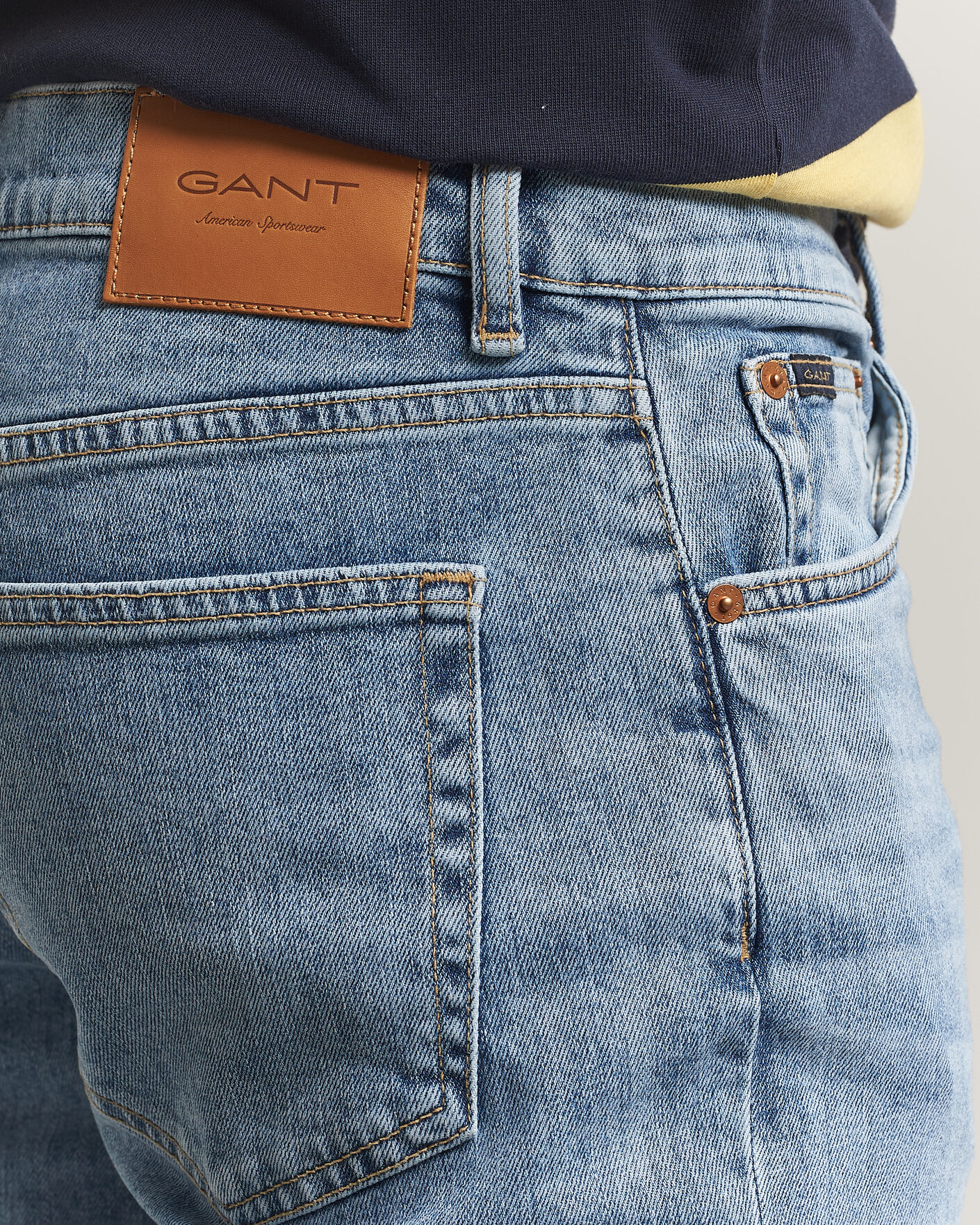 Men | Trousers | Gant | Regular Fit Jeans Semi Light Blue Worn In