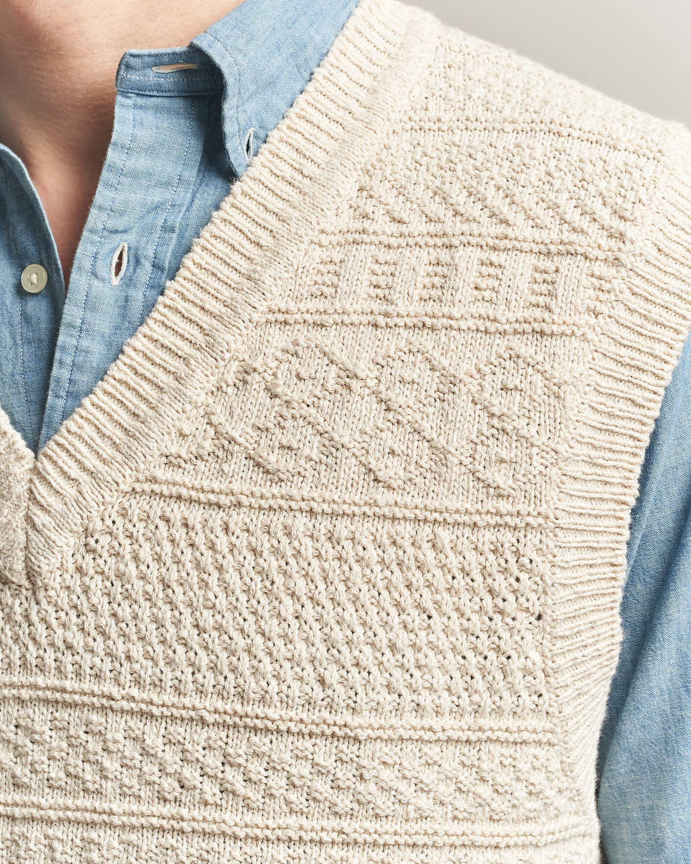 Men | Sweaters & Knitwear | Gant | Cotton/Linen Textured Vest Creamed White