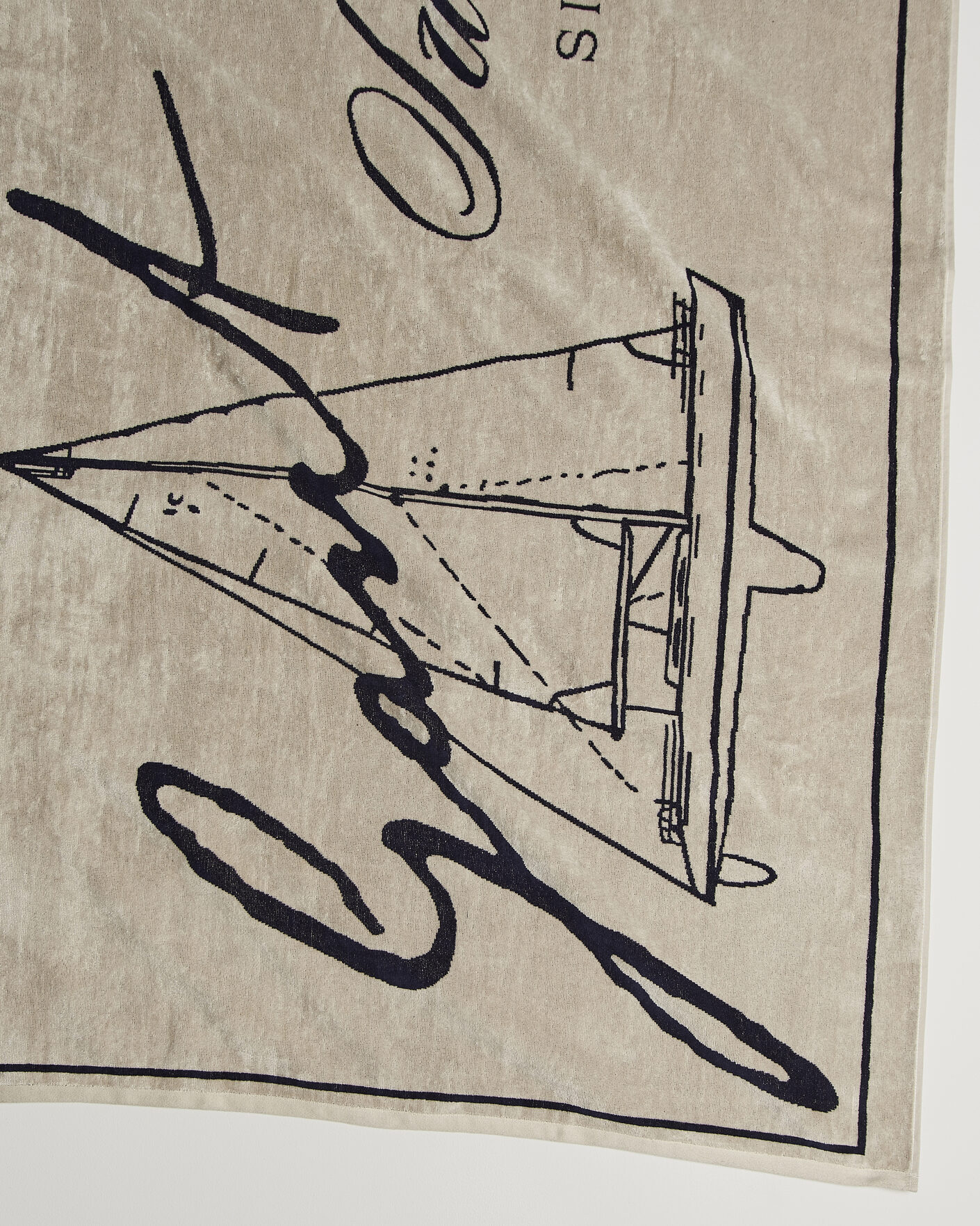 Men | Fabrics | GANT | Since 1949 Beach Towel Faded Beige