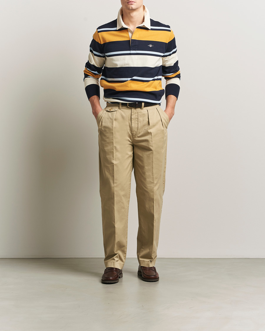 Men | Trousers | GANT | Regular Pleated Twill Chinos Woody Beige