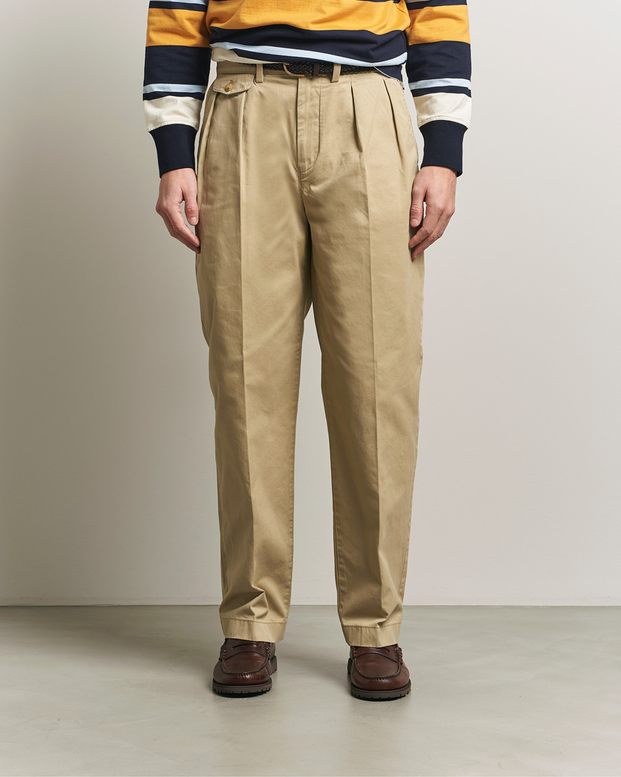 GANT Regular Pleated Twill Chinos Woody Beige at CareOfCarl.com