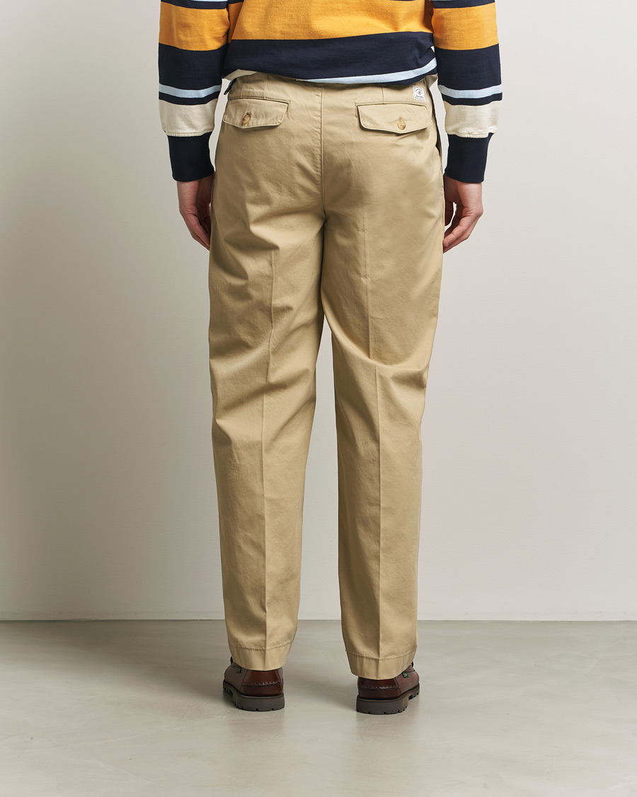 Men | Trousers | GANT | Regular Pleated Twill Chinos Woody Beige